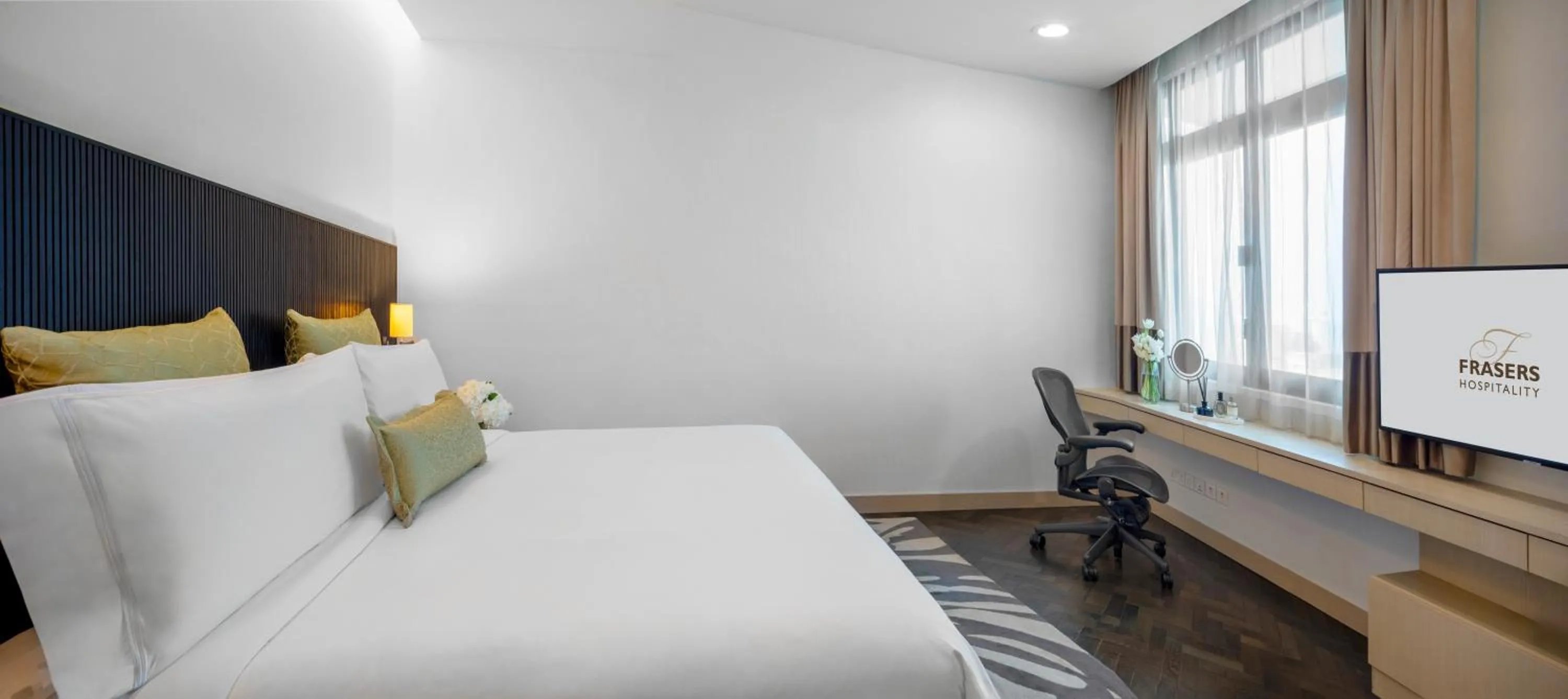 Bed in Fraser Suites Singapore