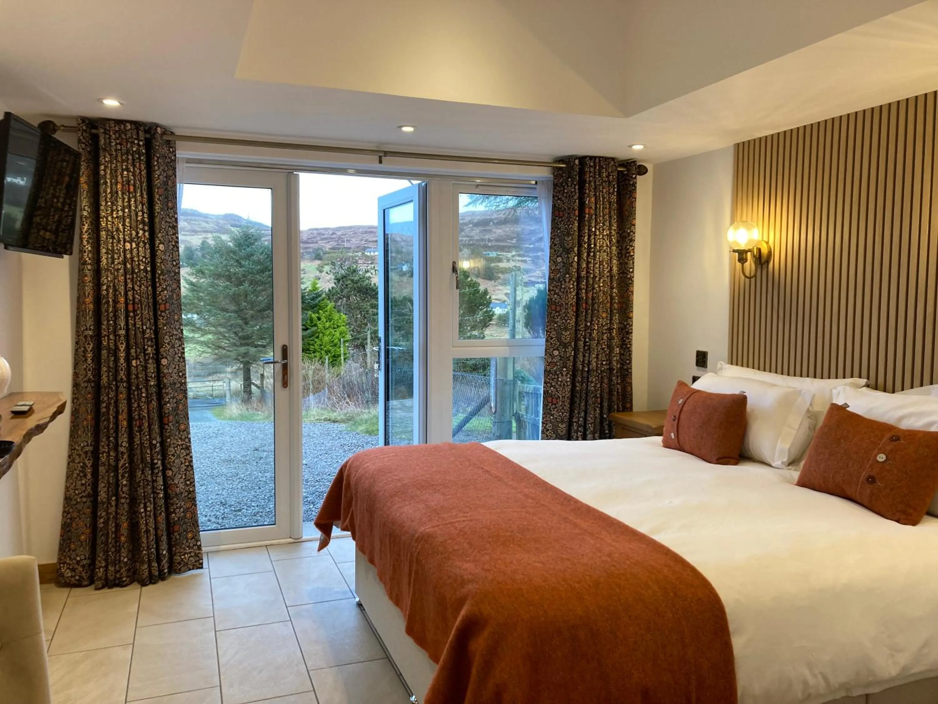 Bedroom, Bed in Glendale View