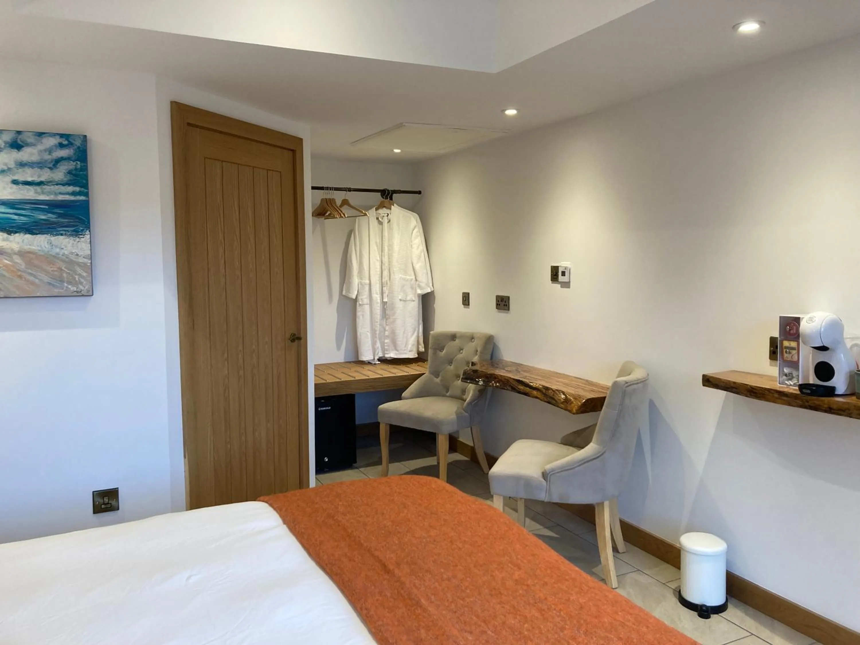 Bedroom, Bed in Glendale View