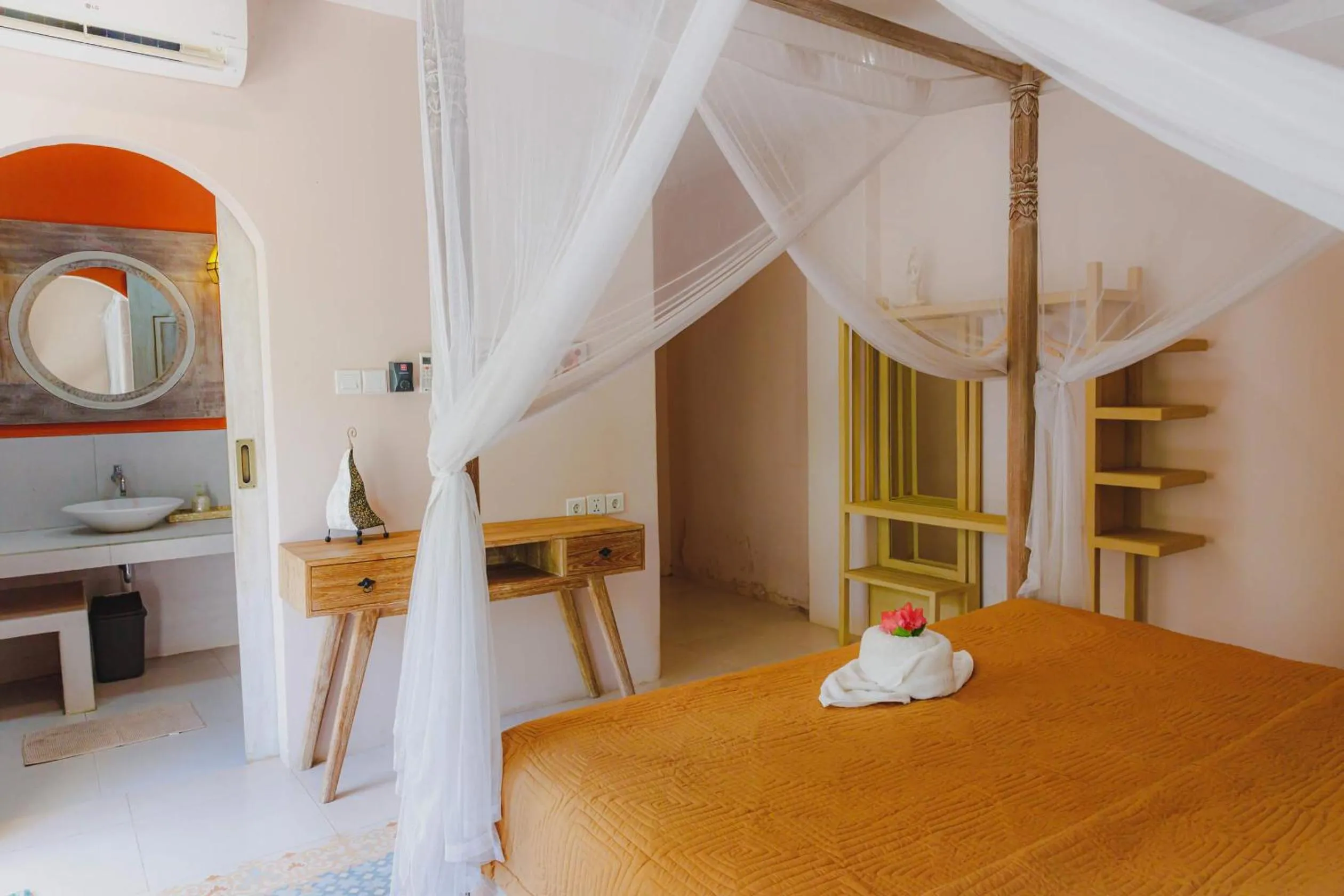 Bed in ISLA INDAH RETREAT boutique hotel