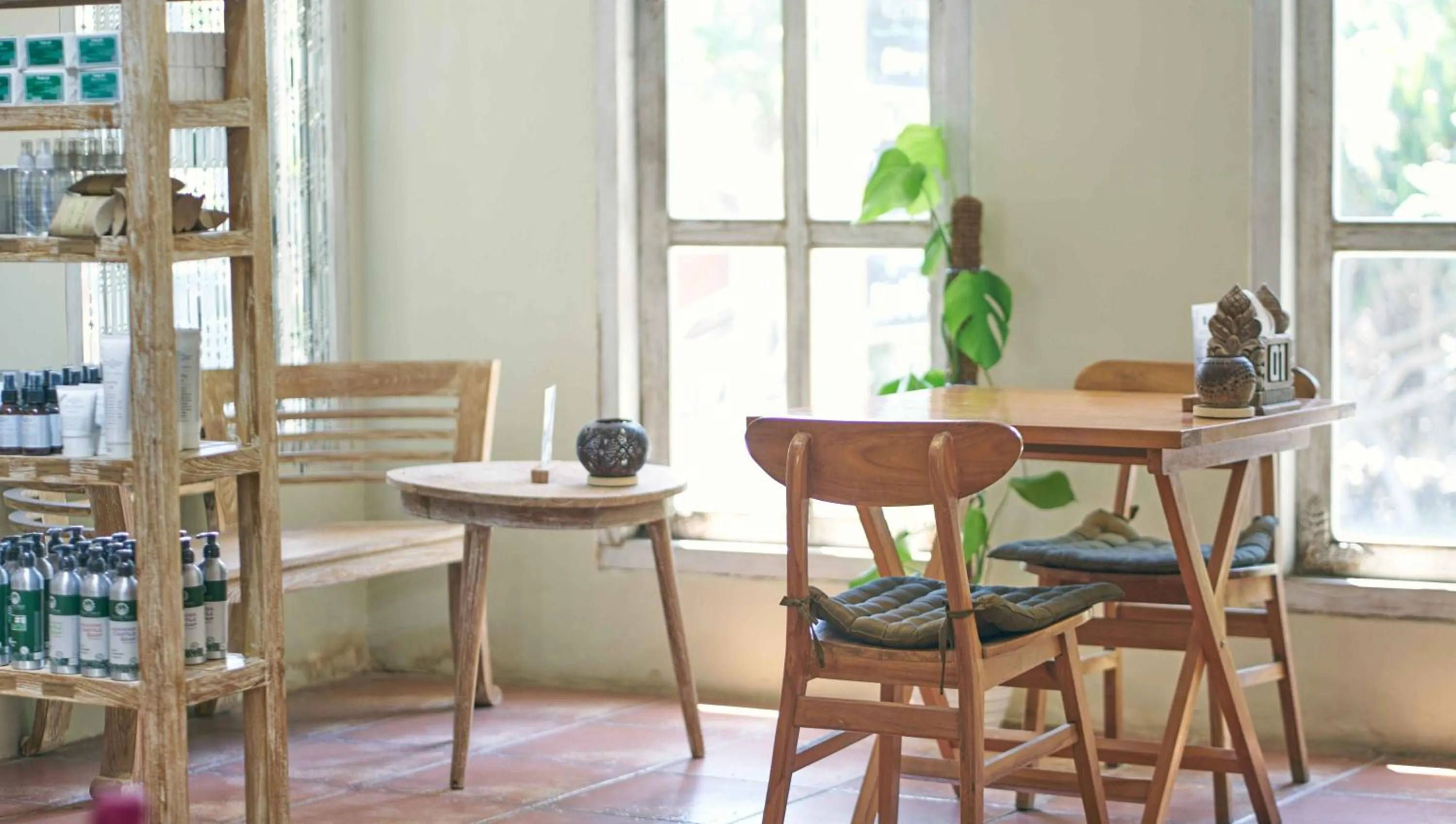 Restaurant/places to eat in ISLA INDAH RETREAT boutique hotel