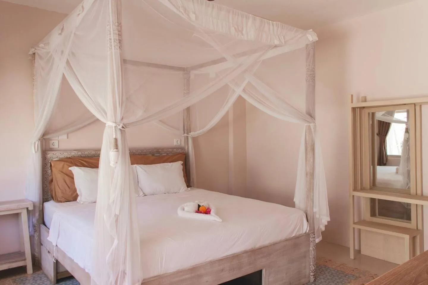 Bed in ISLA INDAH RETREAT boutique hotel