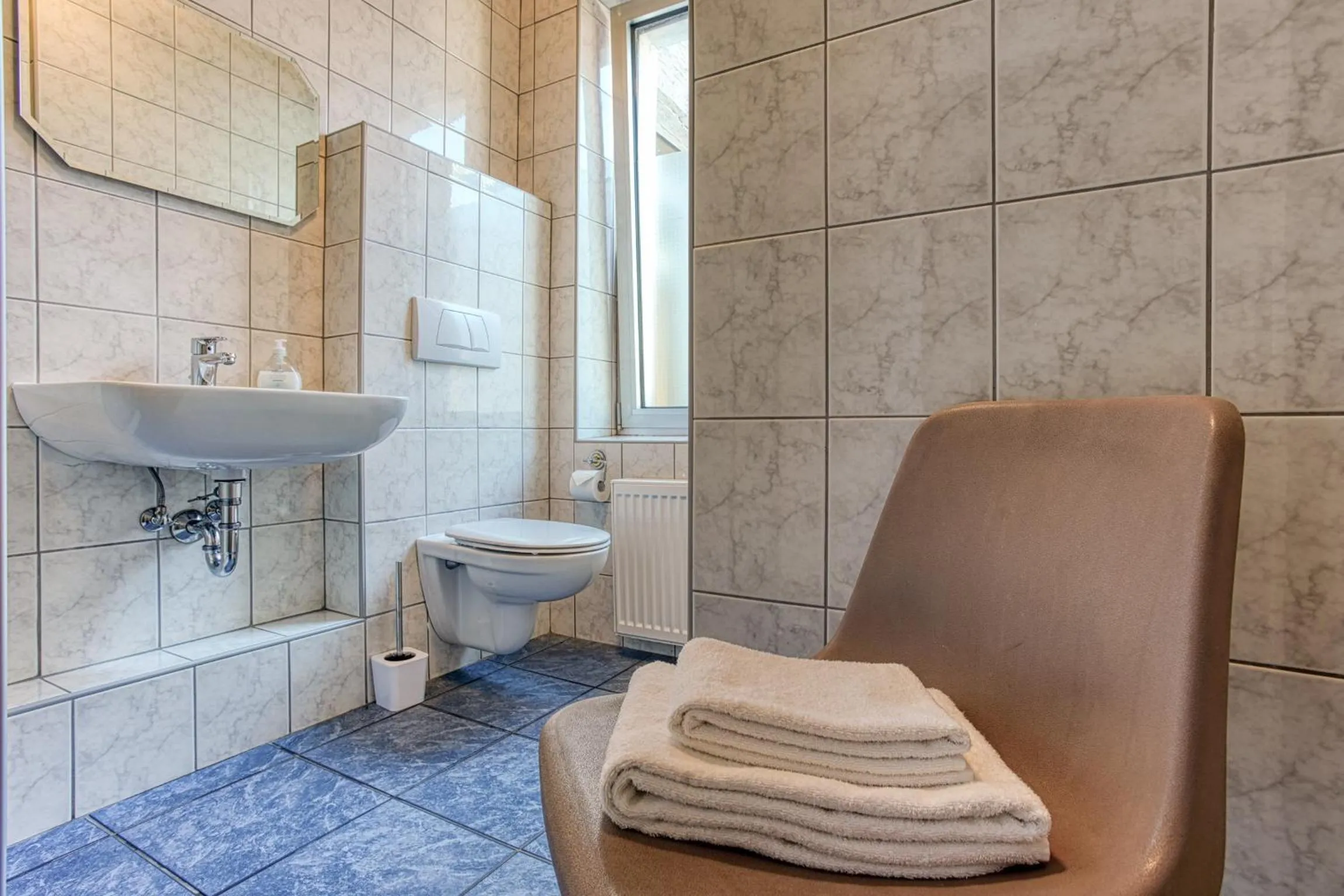 Shower in Hotel Carlton