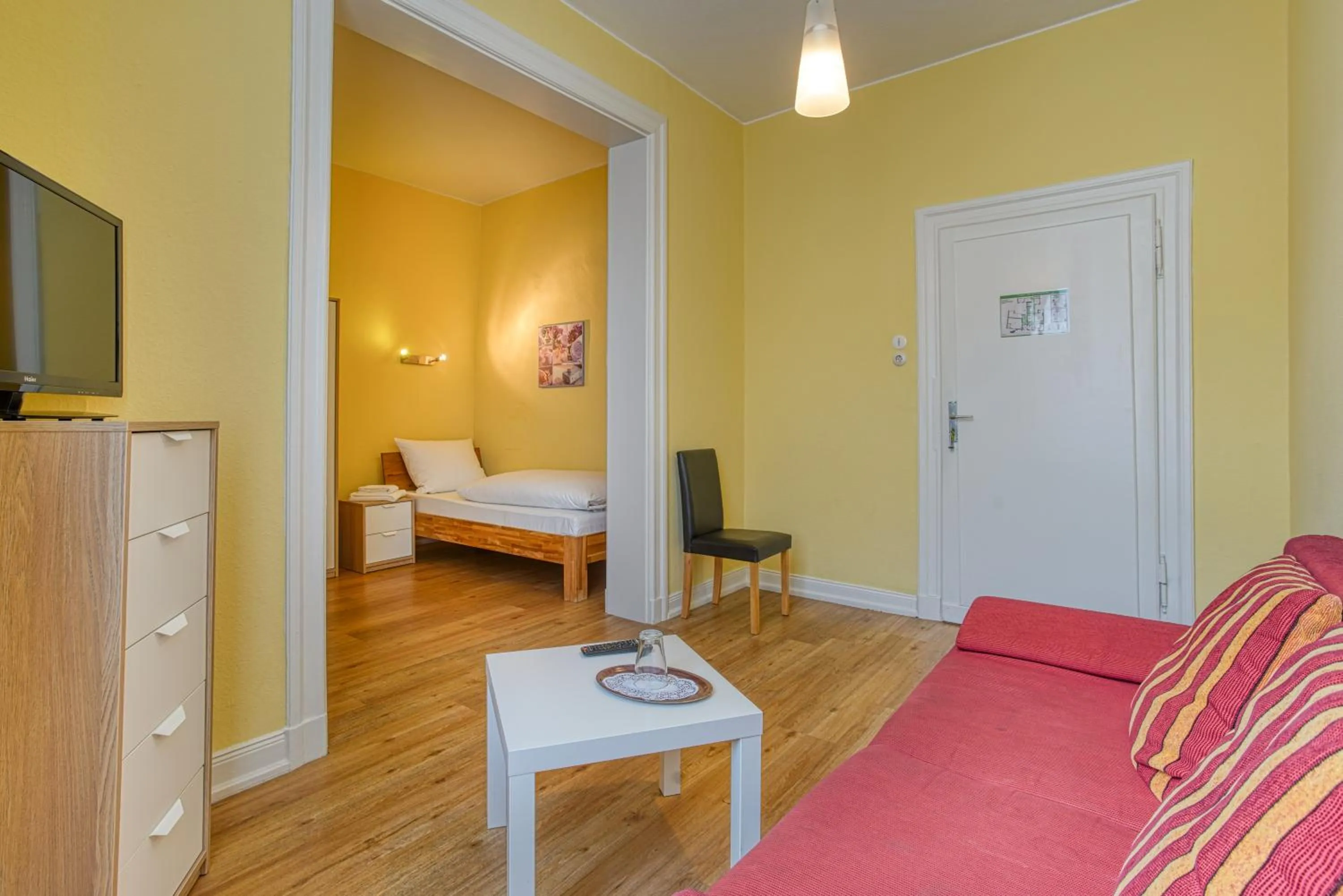 Photo of the whole room in Hotel Carlton