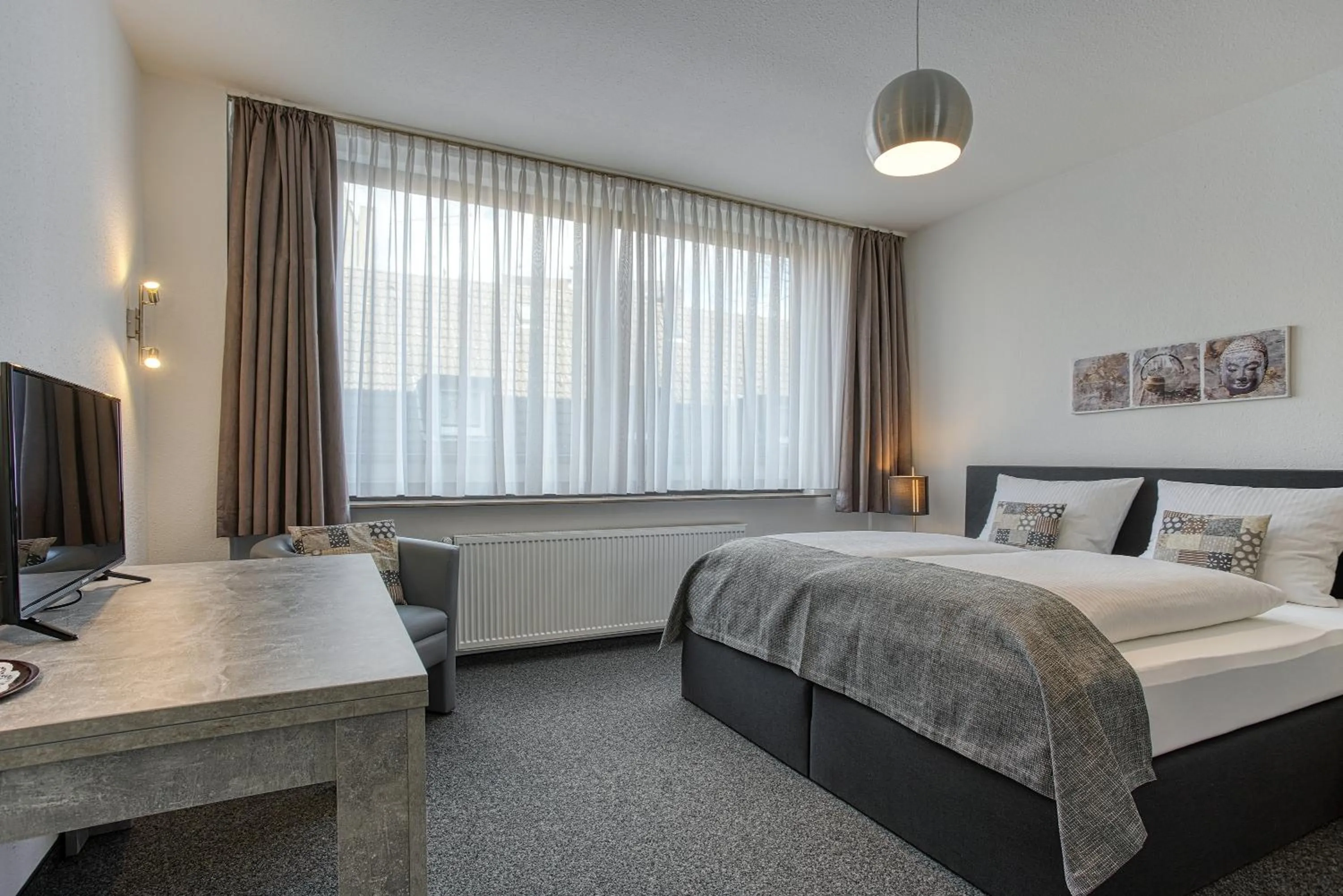 Photo of the whole room in Hotel Carlton