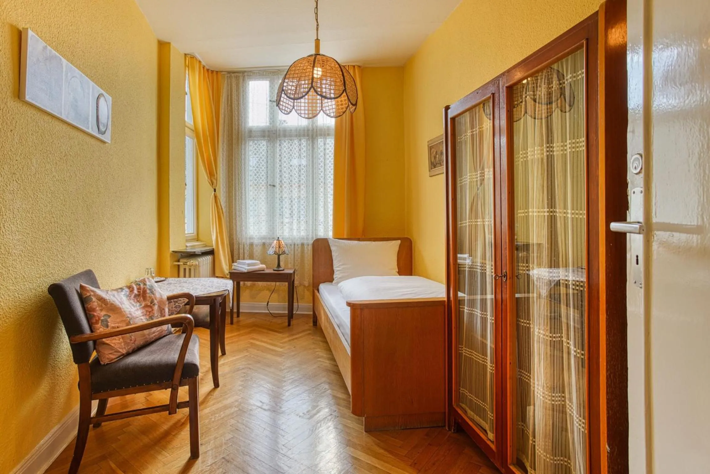 Photo of the whole room in Hotel Carlton