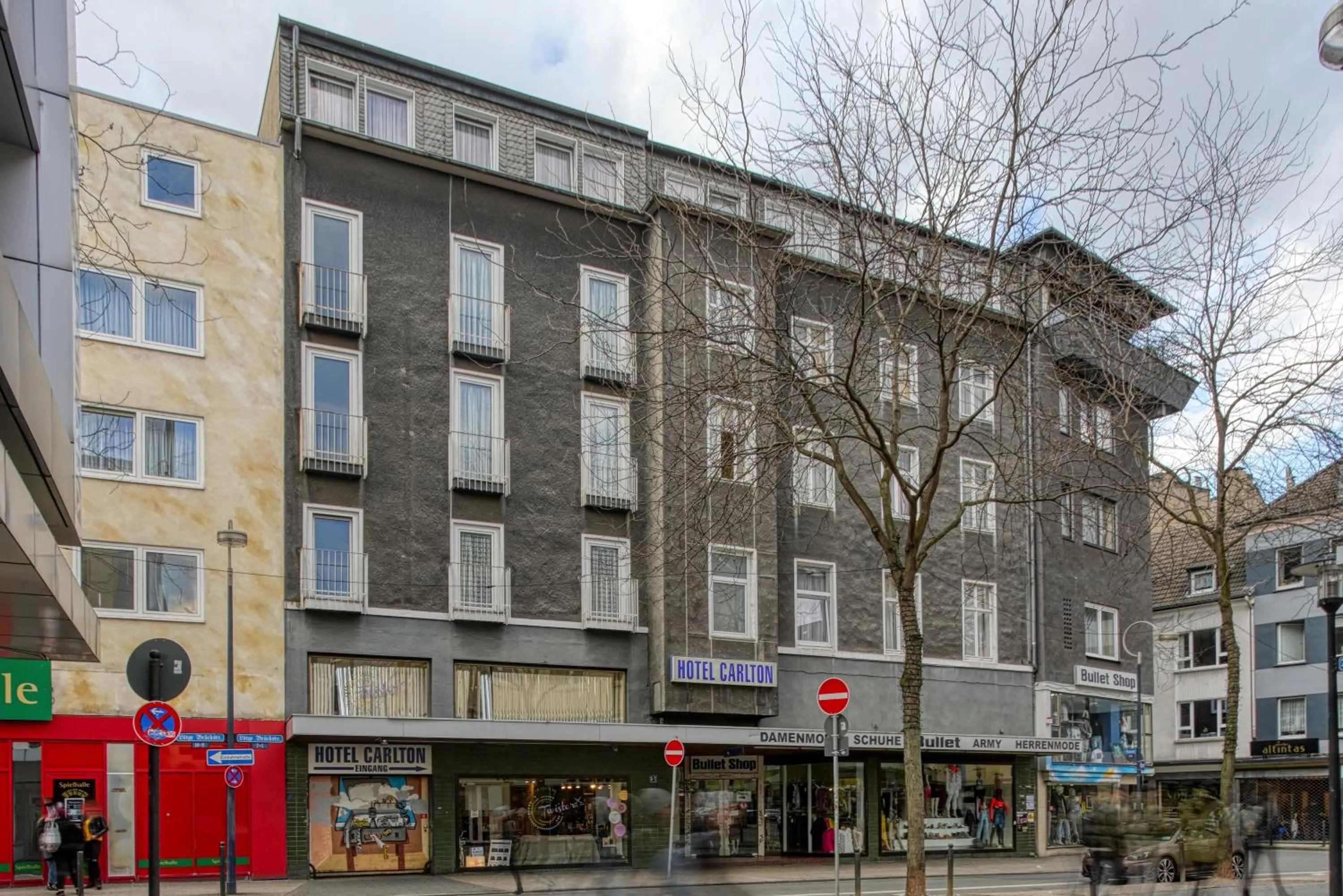 Facade/entrance in Hotel Carlton