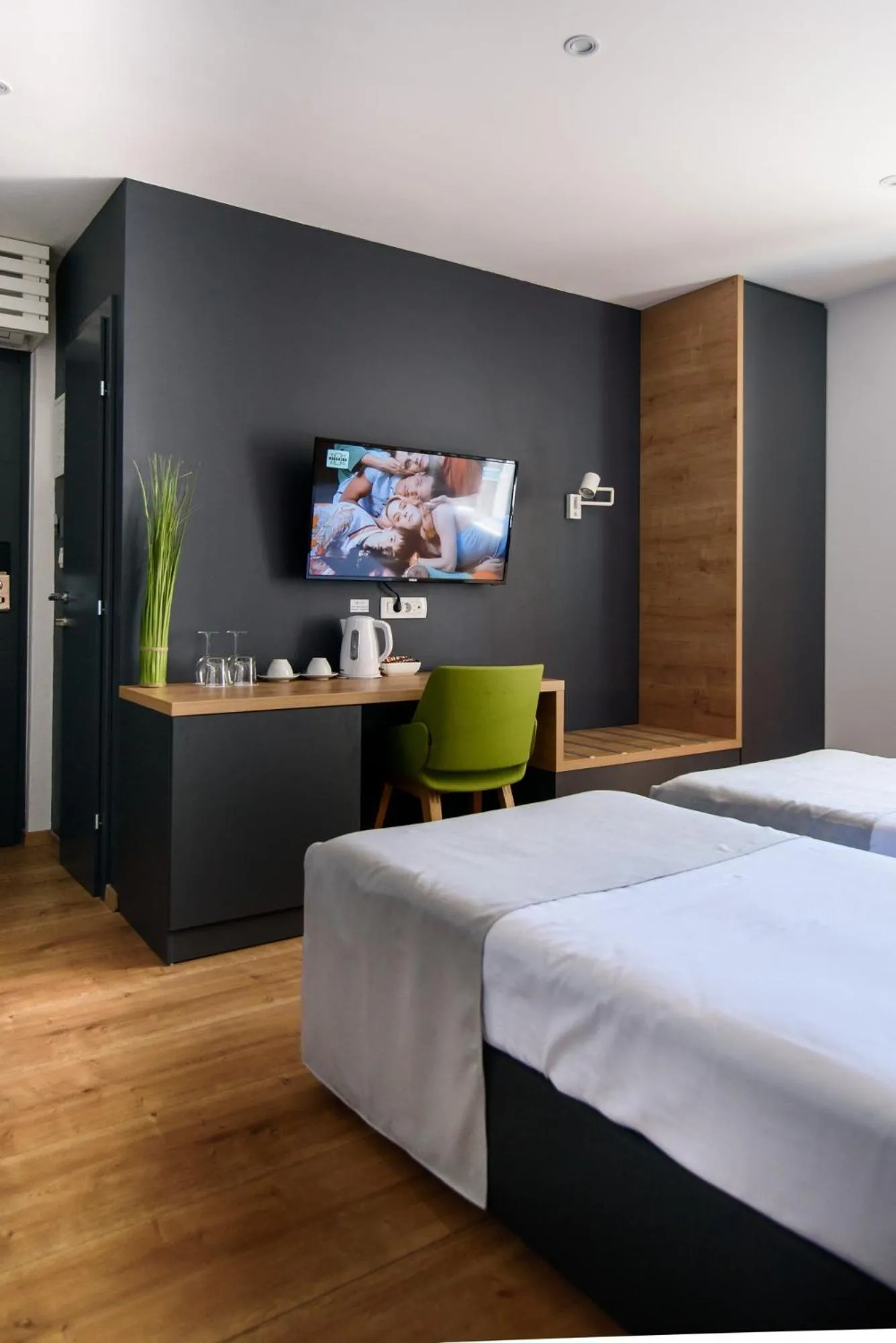 TV and multimedia, Bed in Ora Luxury Rooms