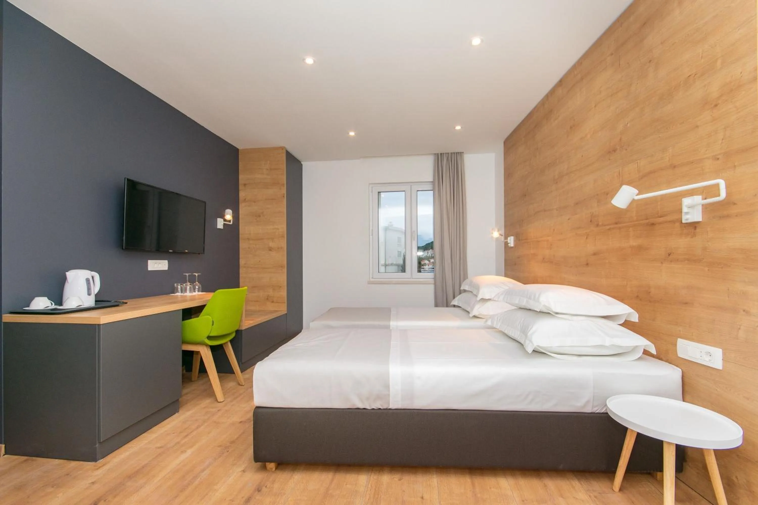 TV and multimedia, Bed in Ora Luxury Rooms