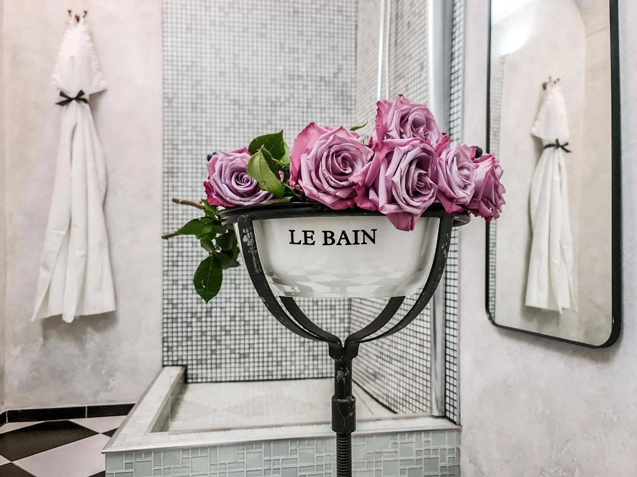 Shower in Divná pani Luxury Gallery Rooms