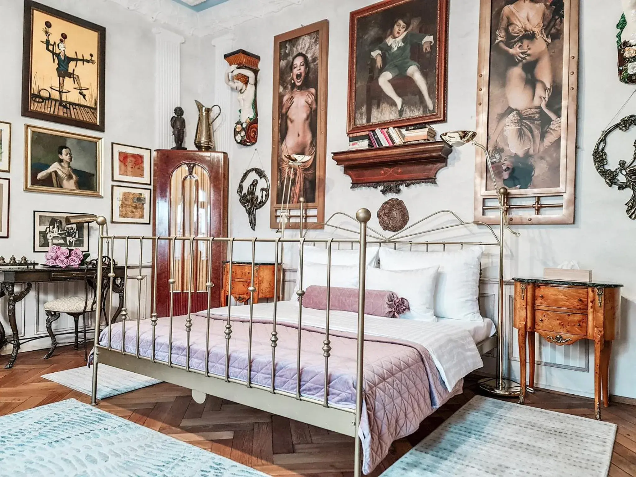 Deluxe King Room - Galeria Secession in Divná pani Luxury Gallery Rooms Deluxe King Room - Galeria Secession in Divná pani Luxury Gallery Rooms