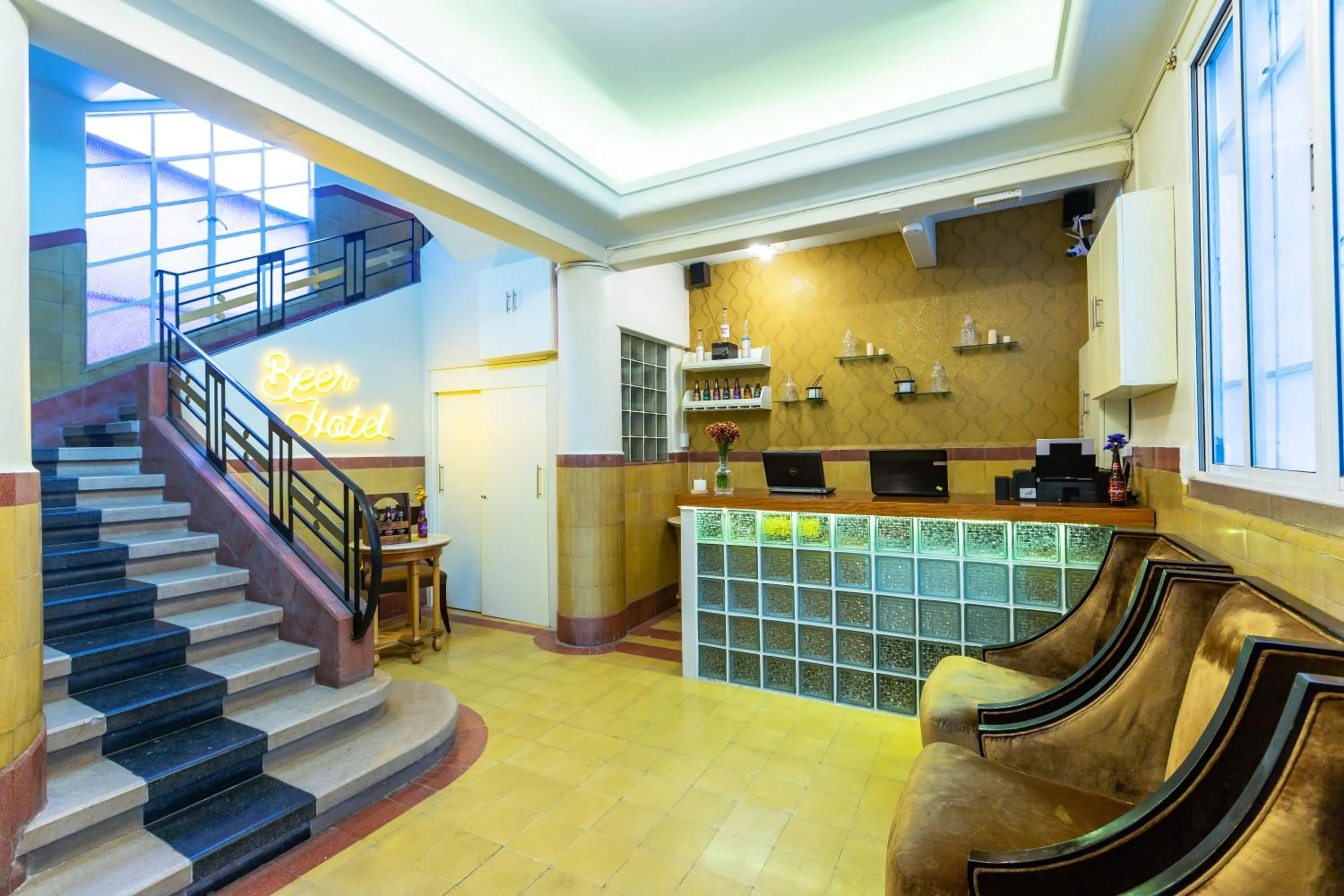 Lobby or reception in Mala Vecindad Beer Hotel