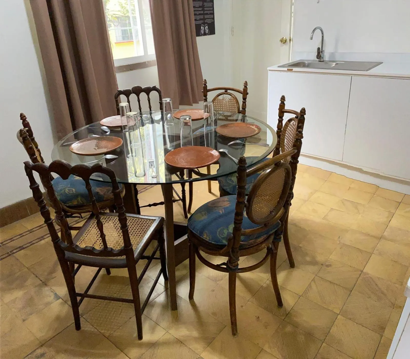 Dining area in Mala Vecindad Beer Hotel