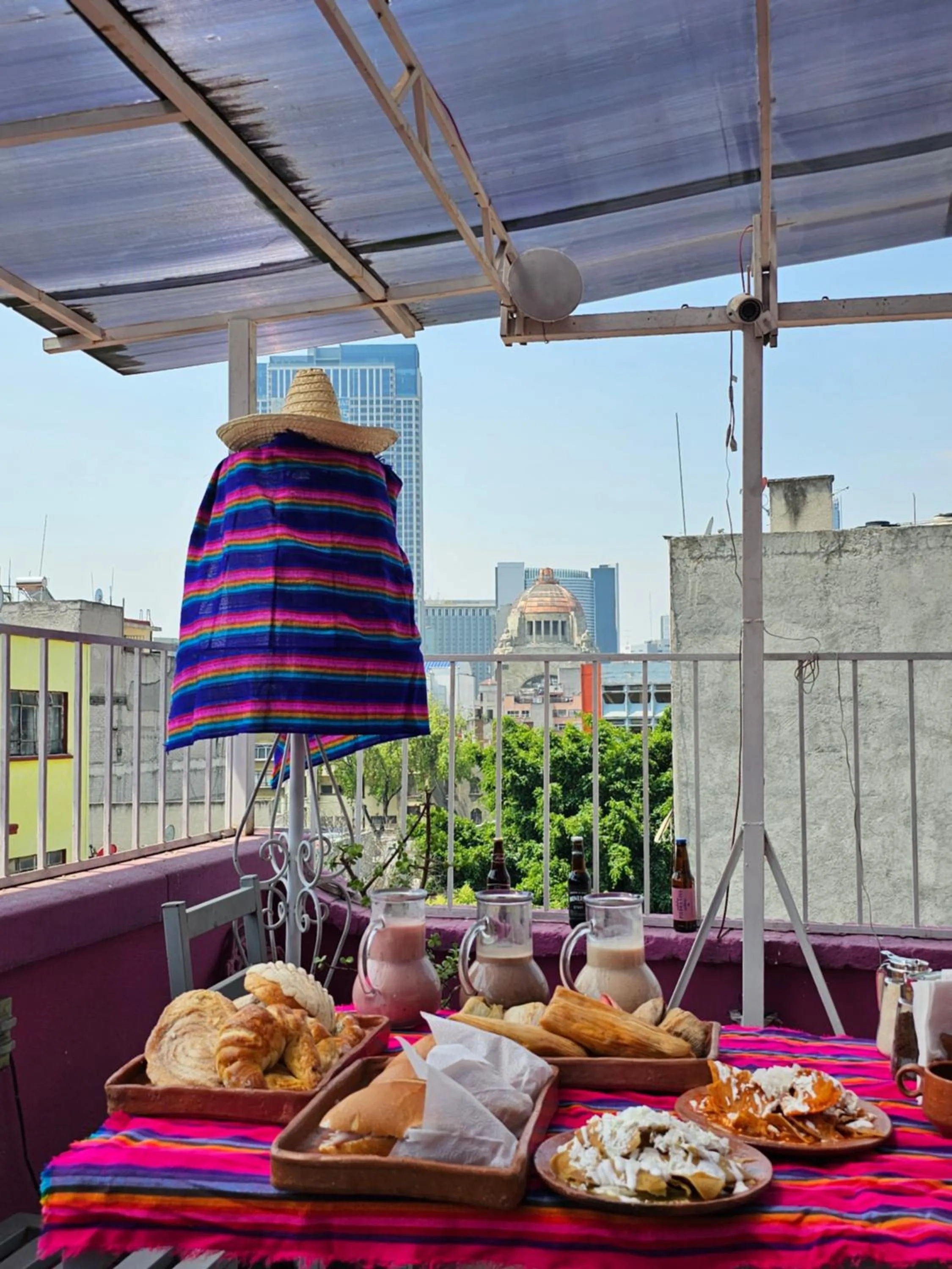 Continental breakfast in Mala Vecindad Beer Hotel