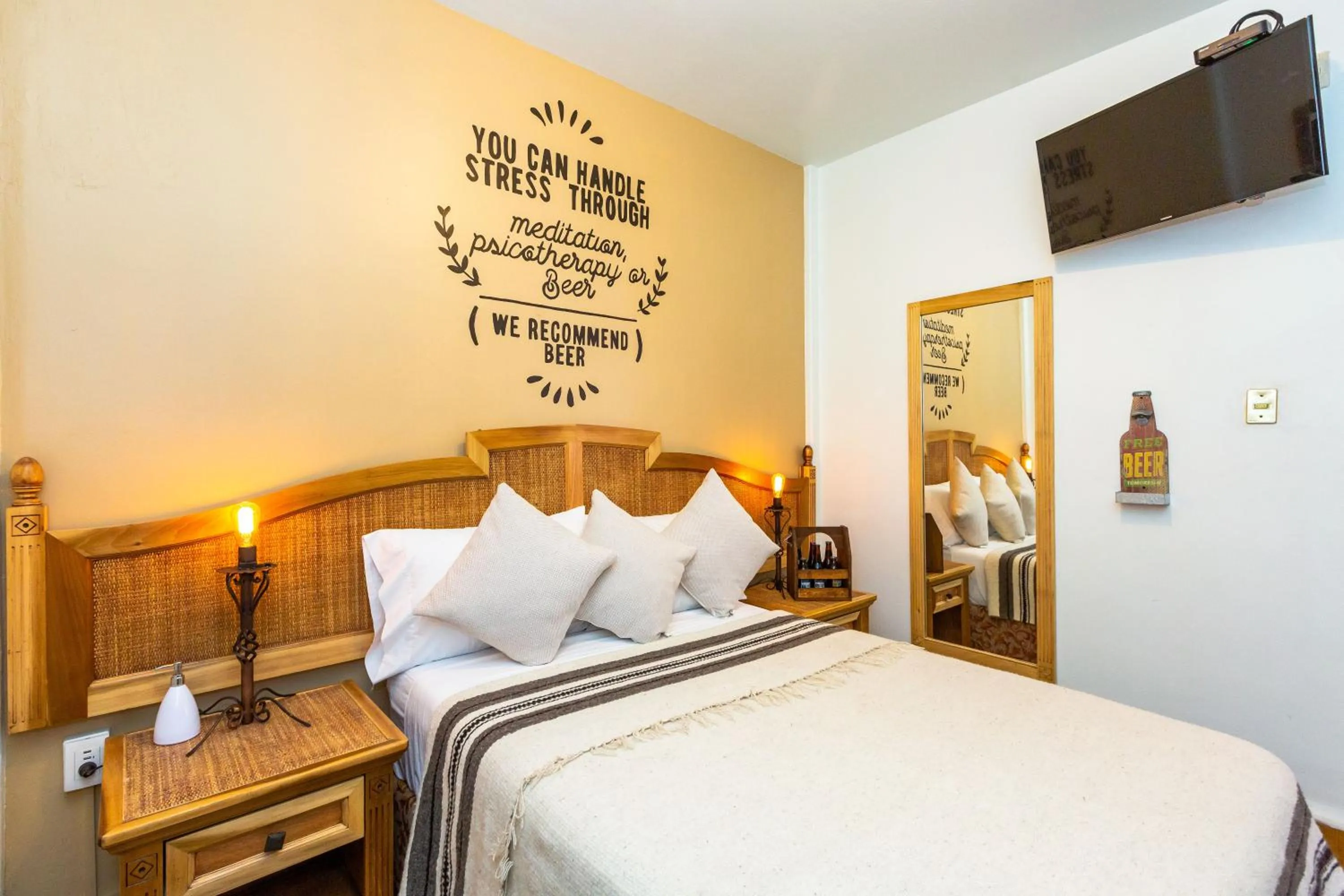 Photo of the whole room, Bed in Mala Vecindad Beer Hotel