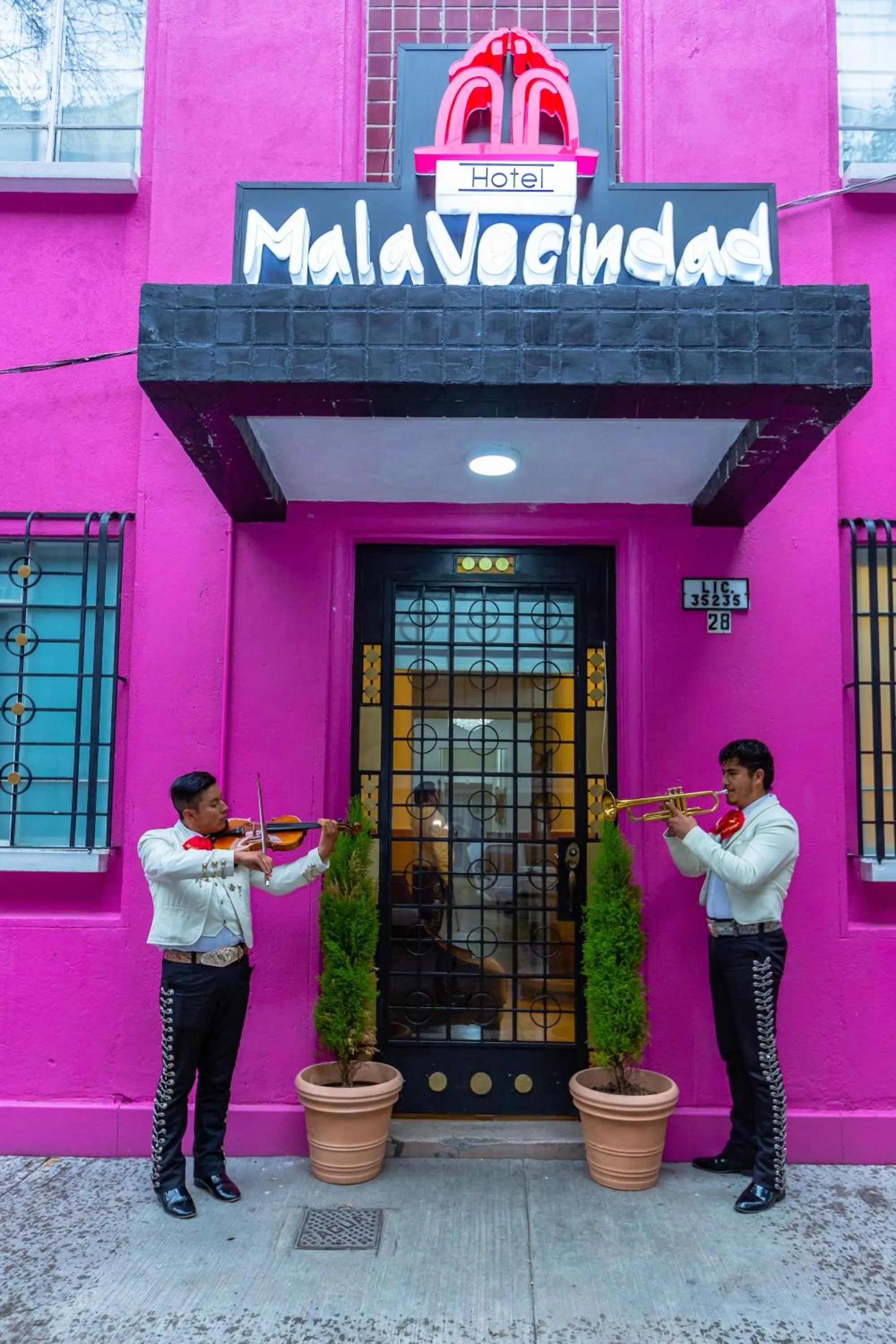 Property building in Mala Vecindad Beer Hotel