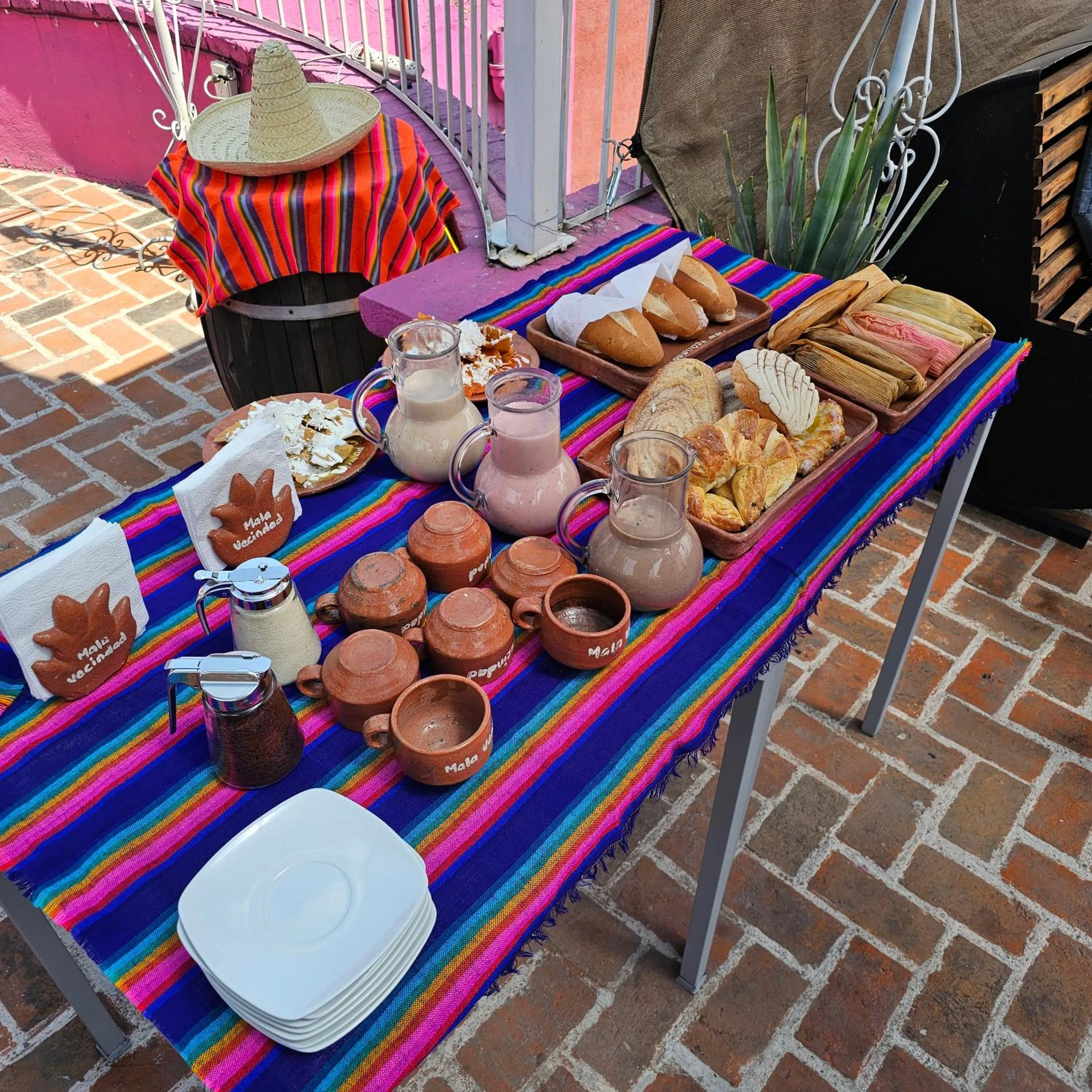 Continental breakfast in Mala Vecindad Beer Hotel