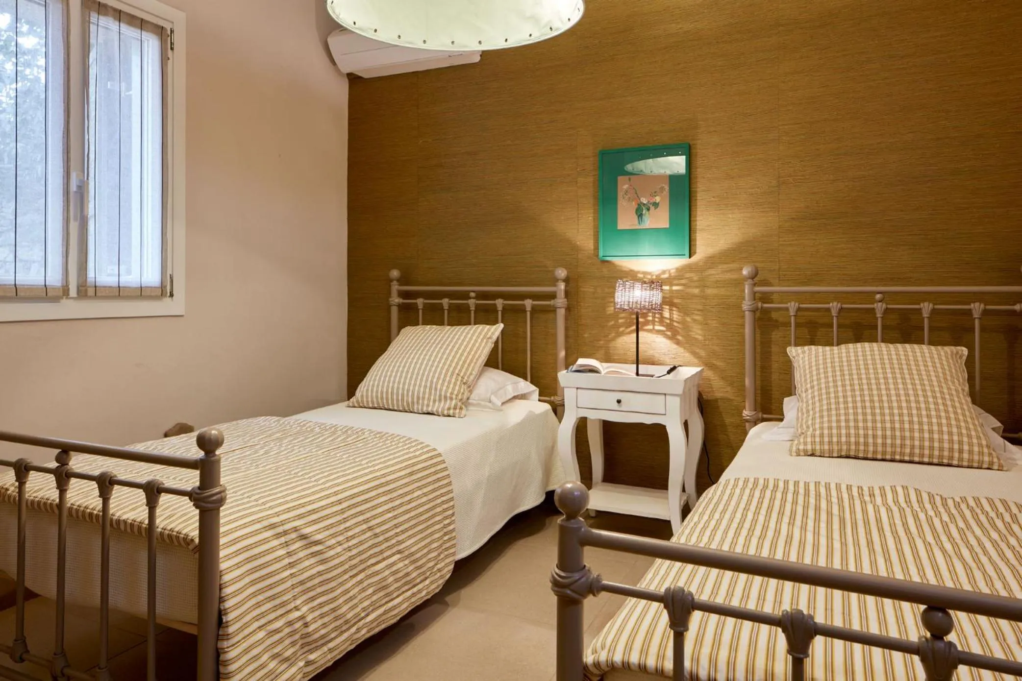 Bed in Diles & Rinies