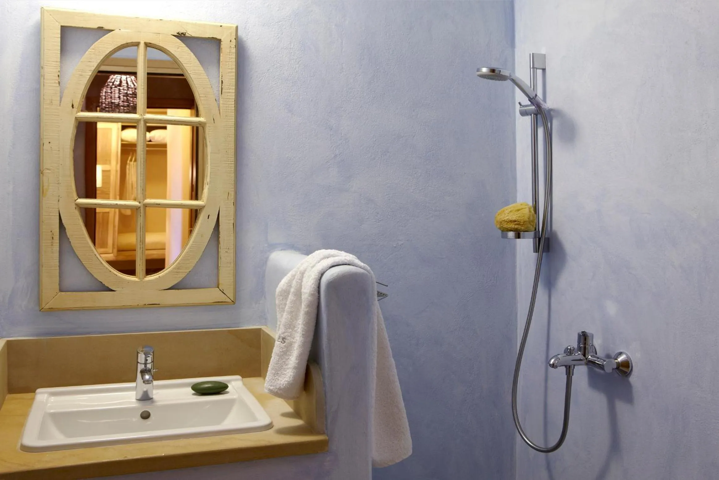 Shower in Diles & Rinies