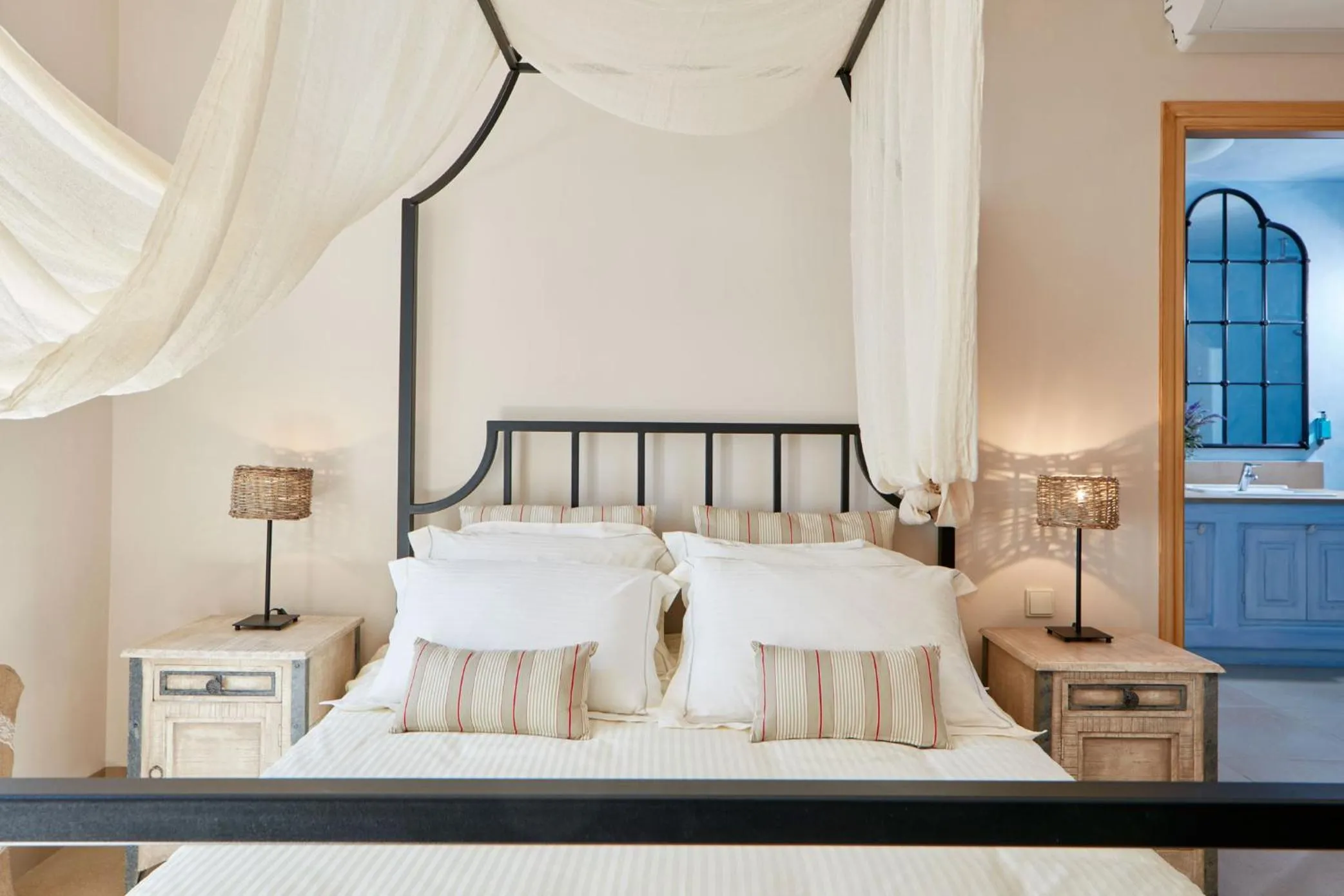 Bed in Diles & Rinies