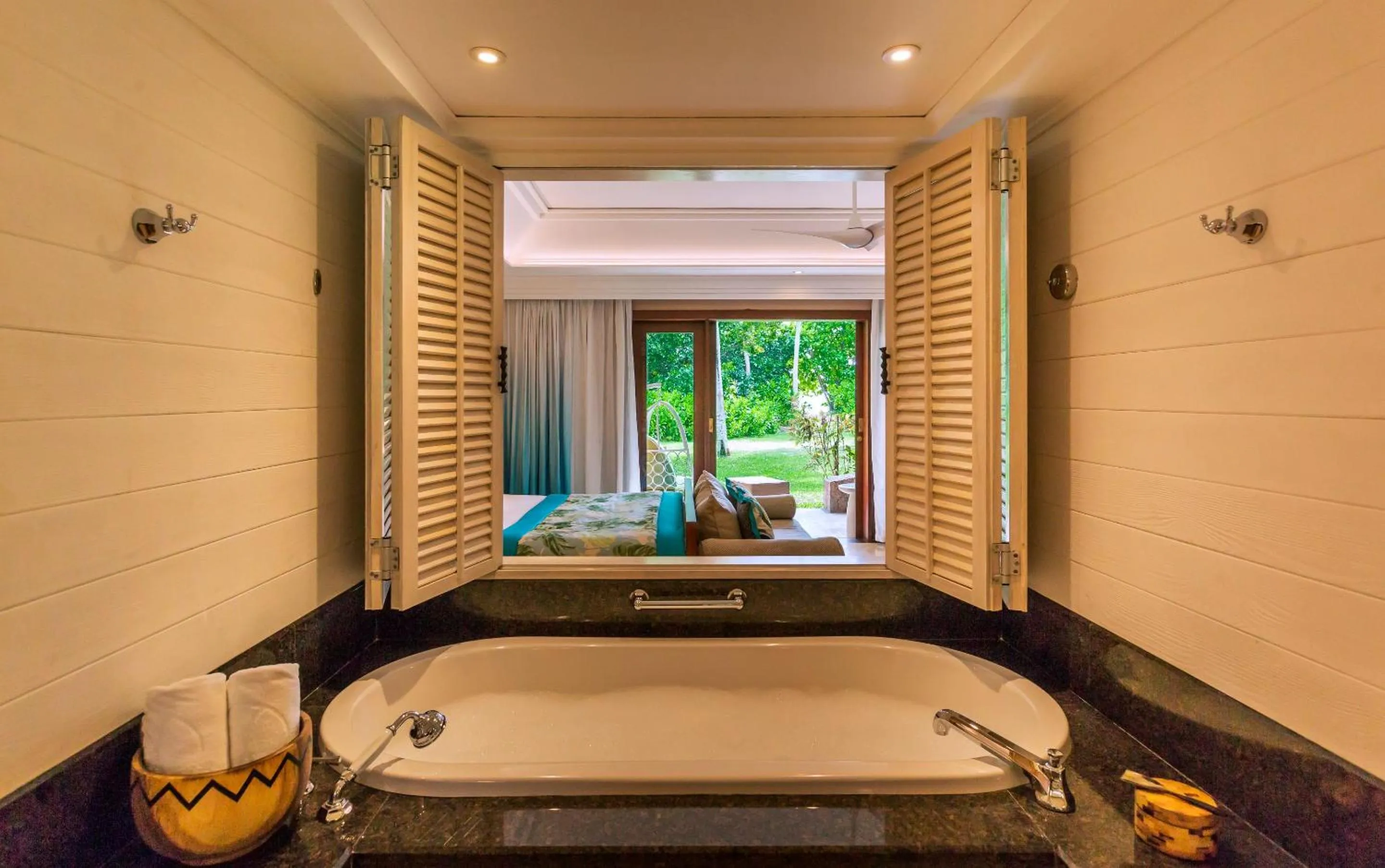 Bathroom in Constance Lemuria