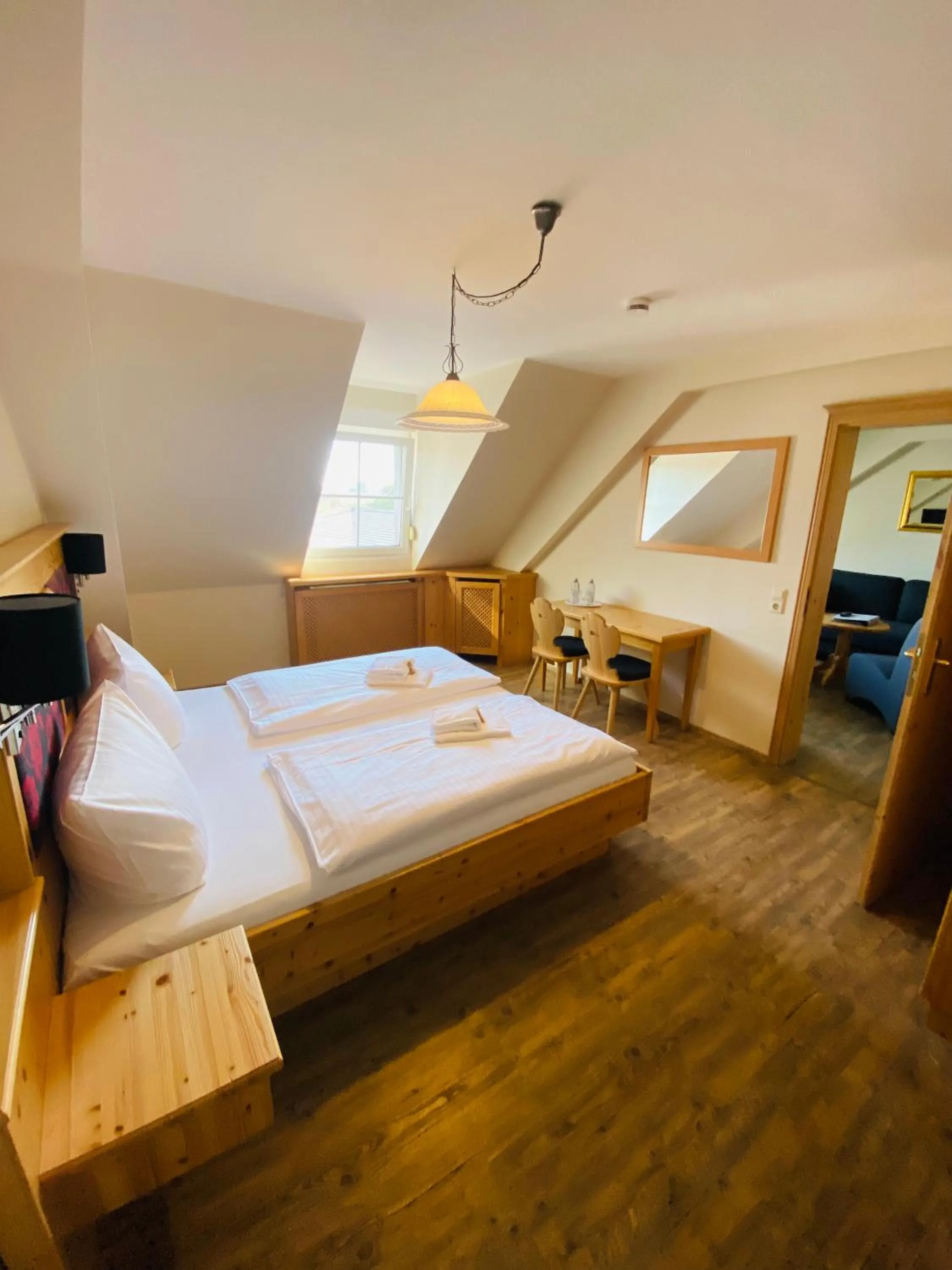 Bedroom, Bed in Gasthaus Elsäßer Hof