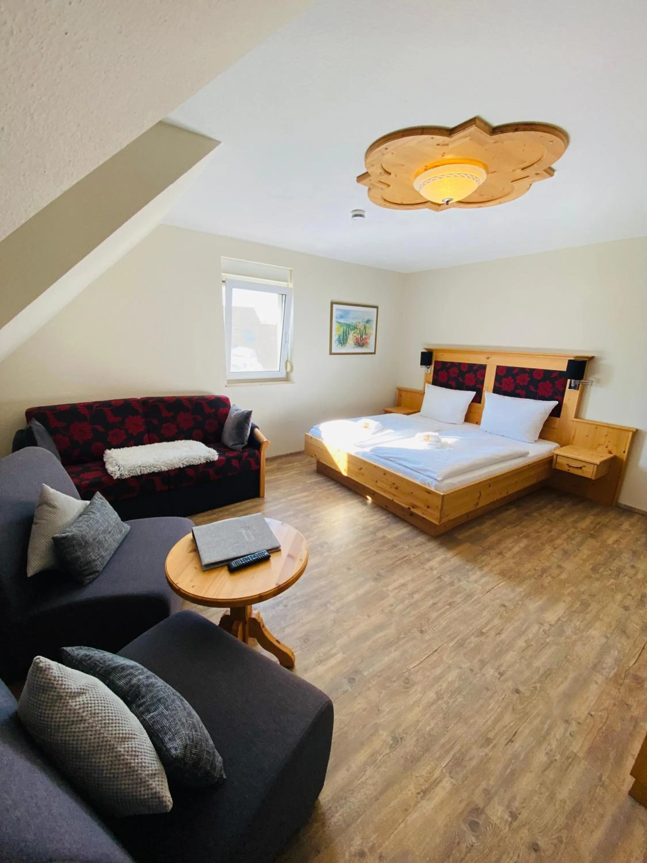 Living room, Bed in Gasthaus Elsäßer Hof