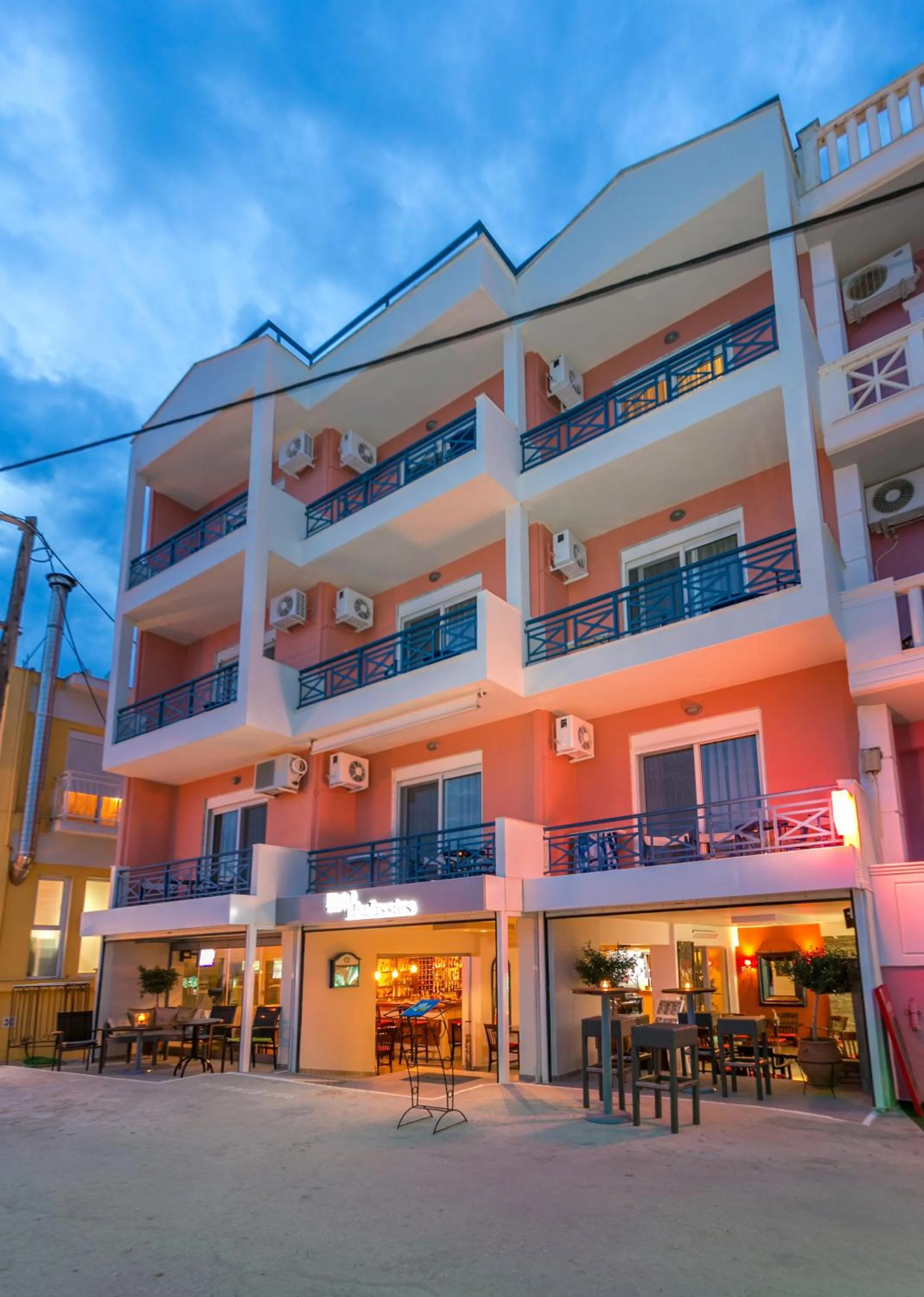 Facade/entrance in Thalassies