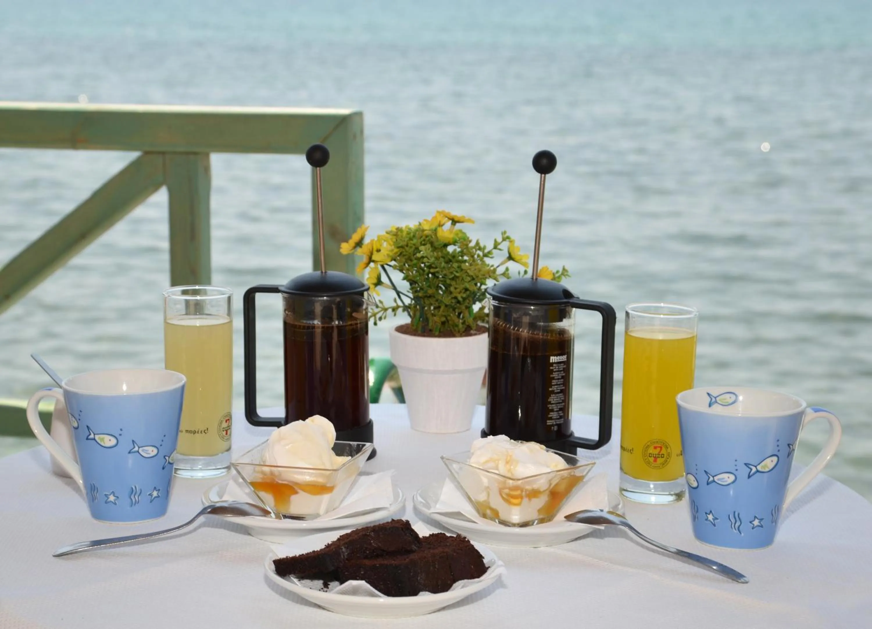 Restaurant/places to eat in Thalassies