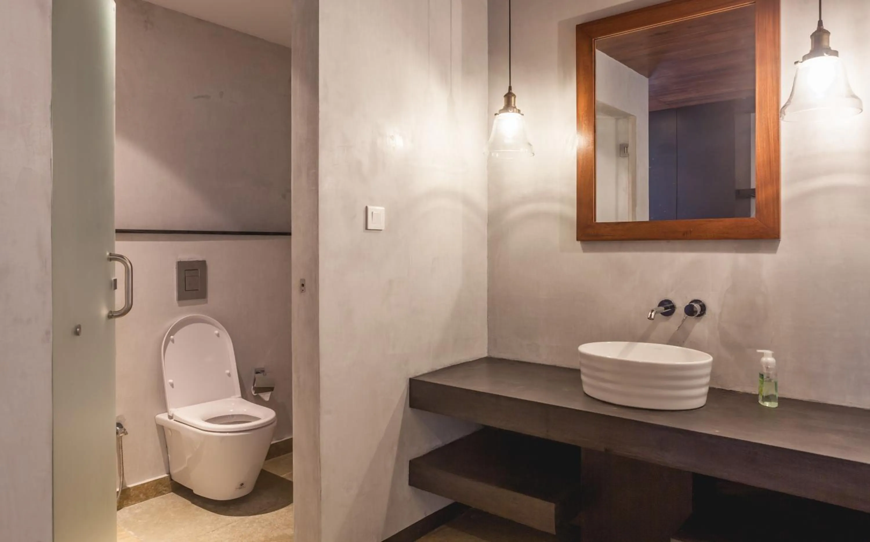 Bathroom in 976 Panangad