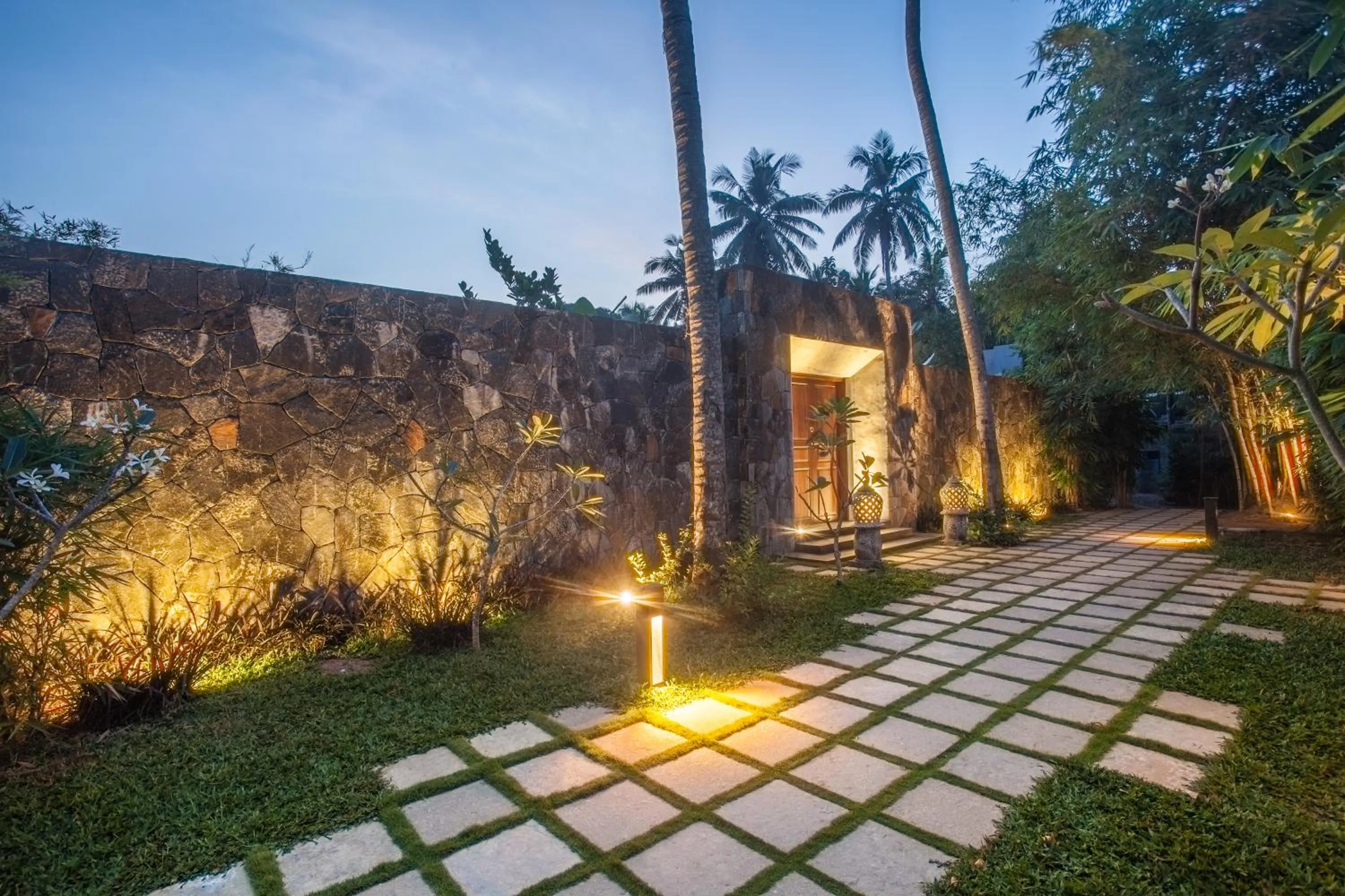 Property building in 976 Panangad