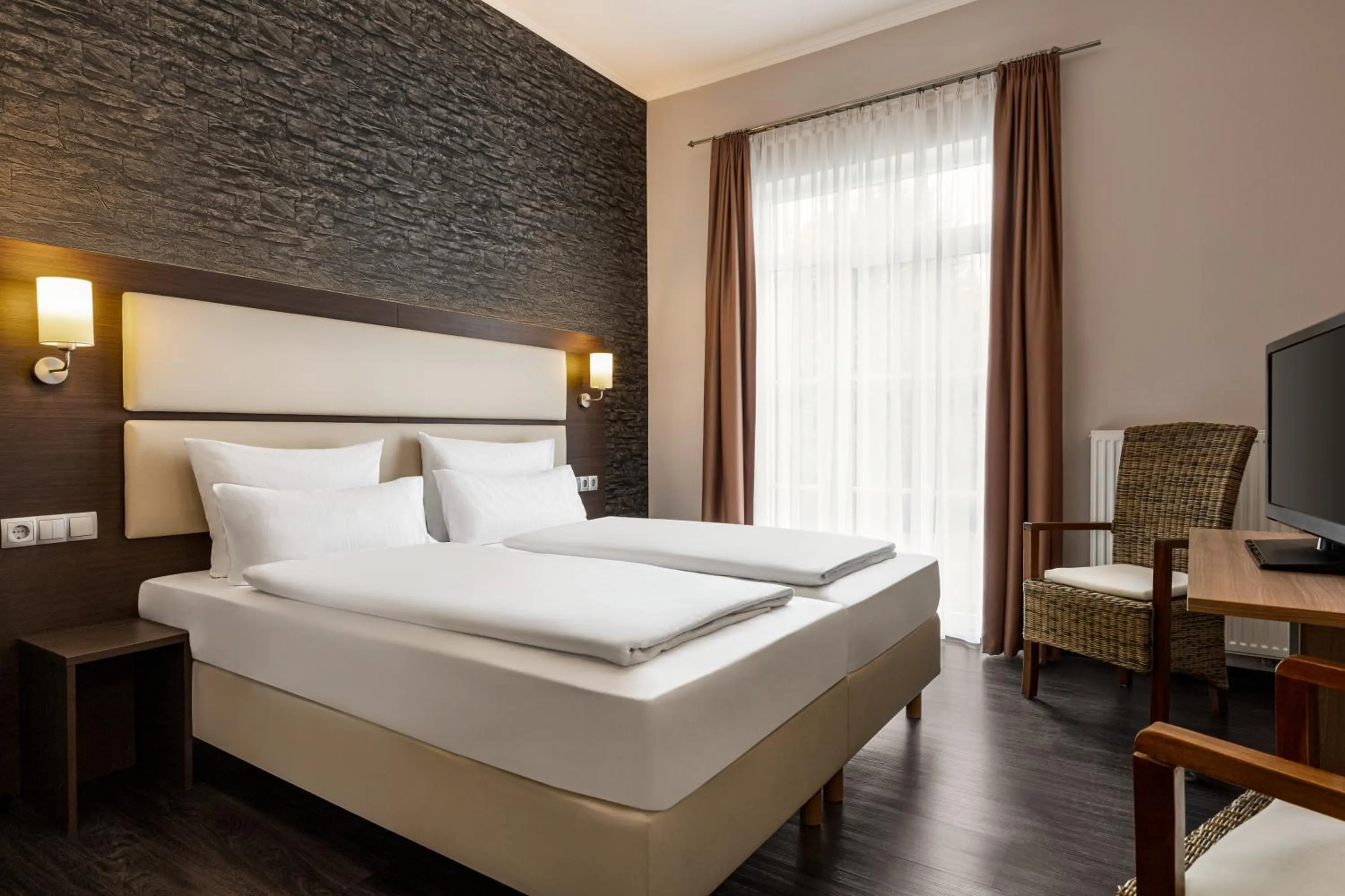 Photo of the whole room, Bed in Amedia Express Bielefeld, Trademark Collection by Wyndham