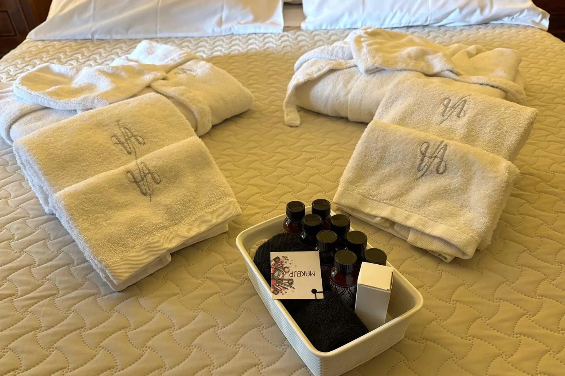 towels, Bed in Villa Albina