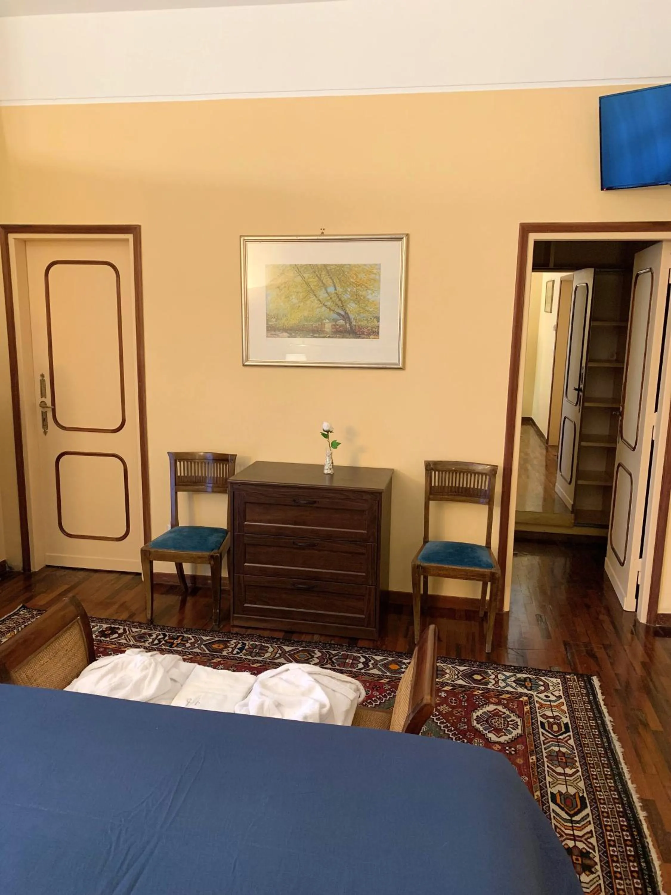 Photo of the whole room, Bed in Villa Albina