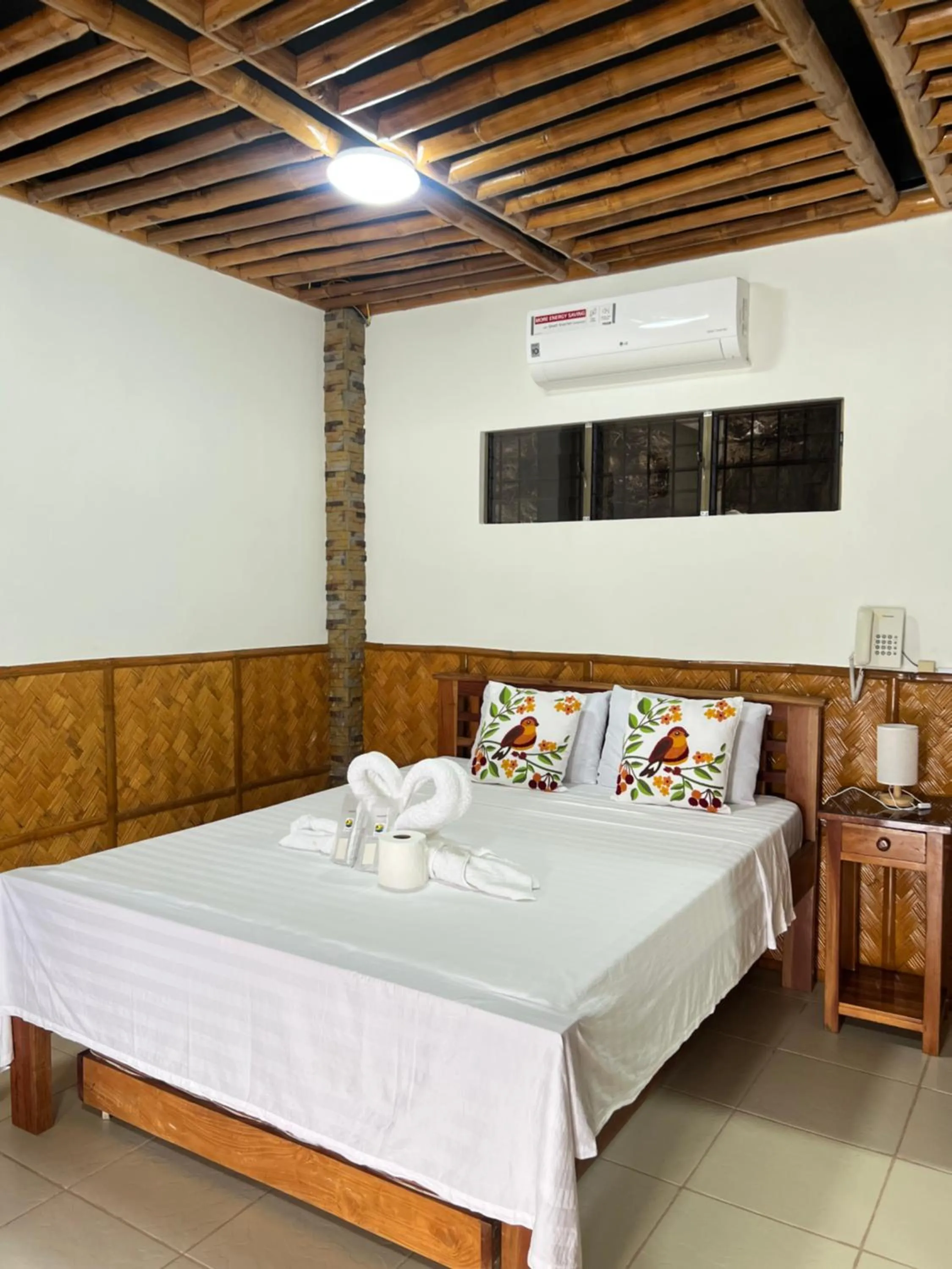 Bed in Villa de Pico Highland Beach Resort