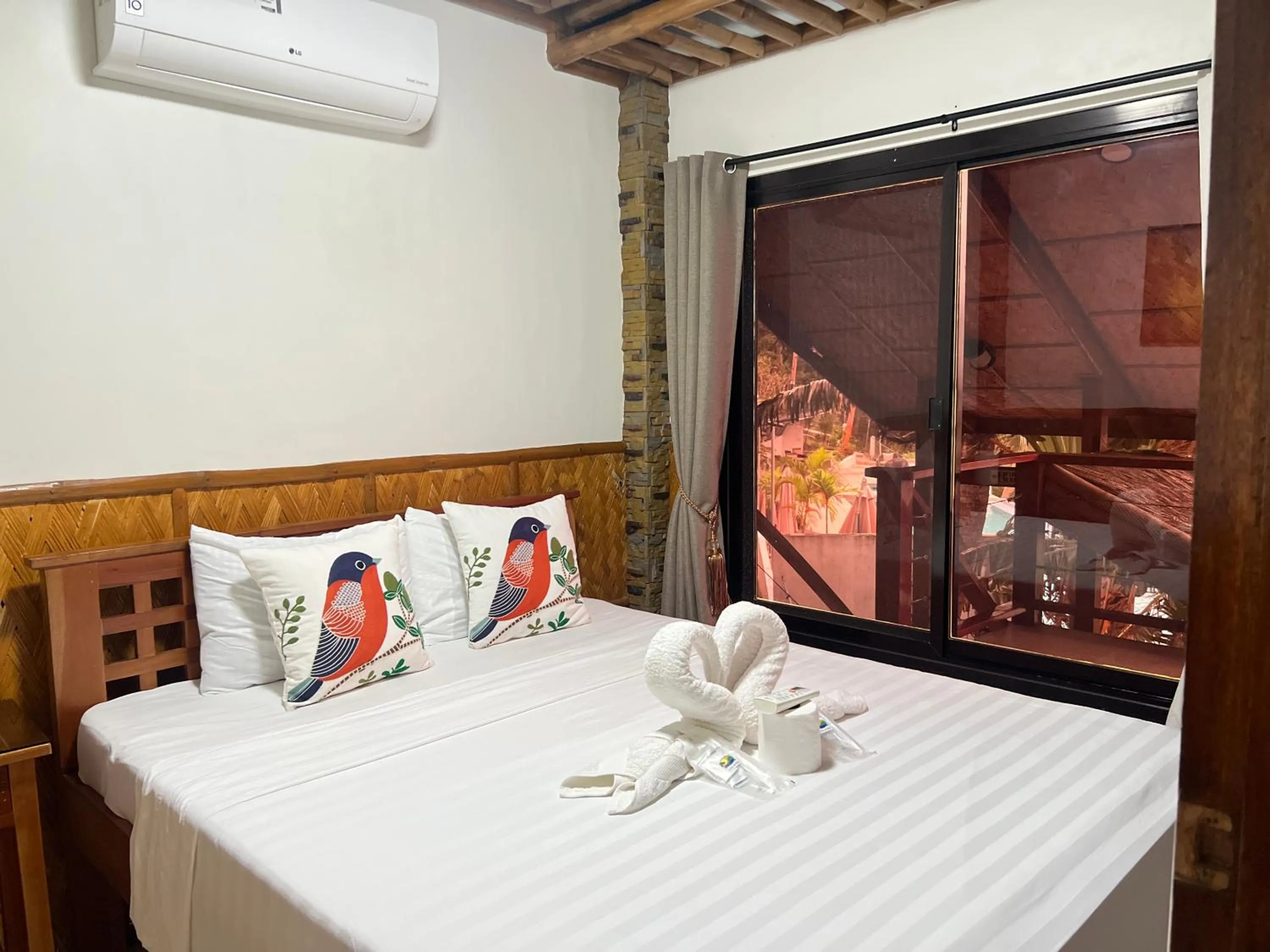 Bed in Villa de Pico Highland Beach Resort