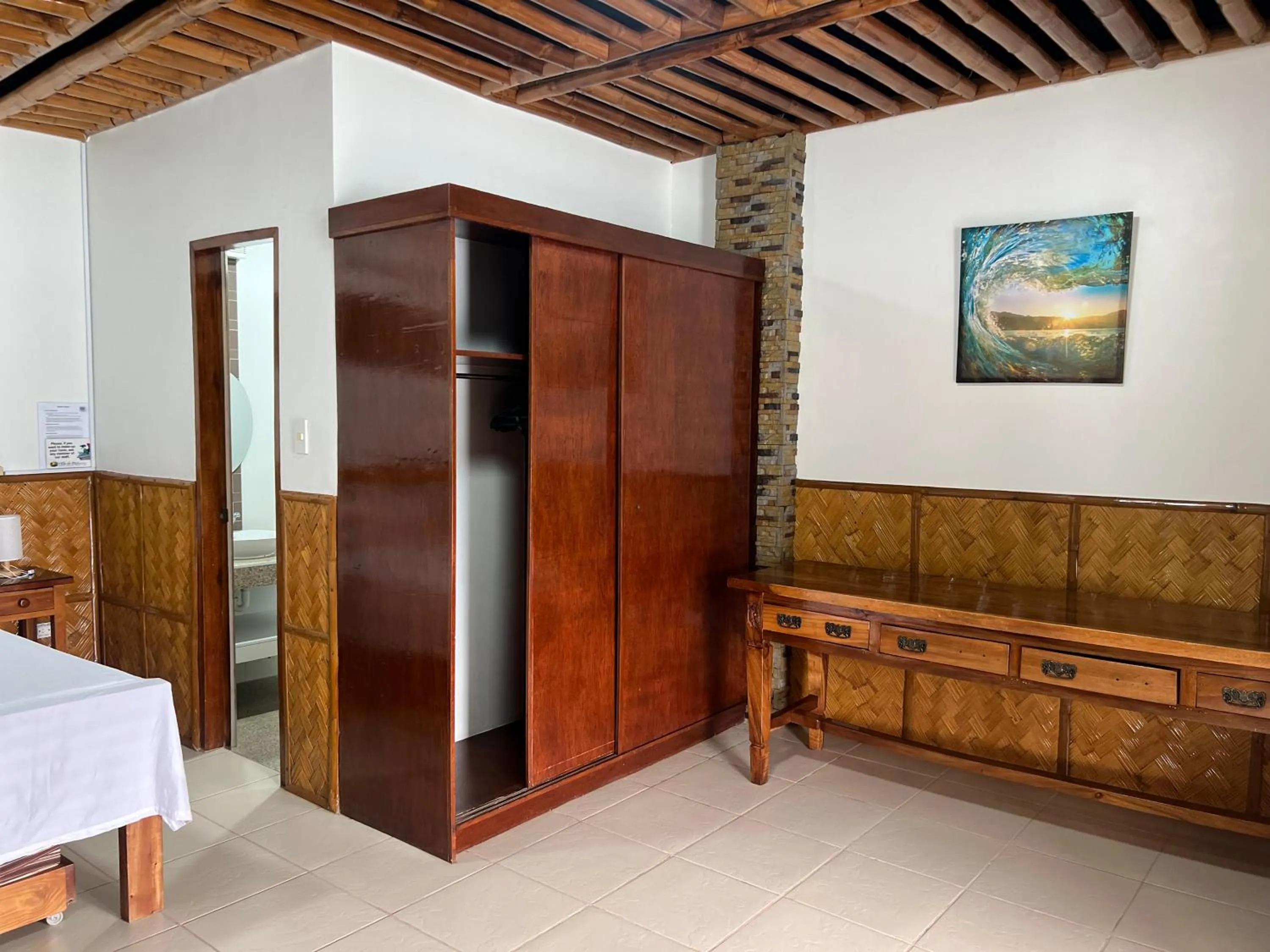 wardrobe in Villa de Pico Highland Beach Resort