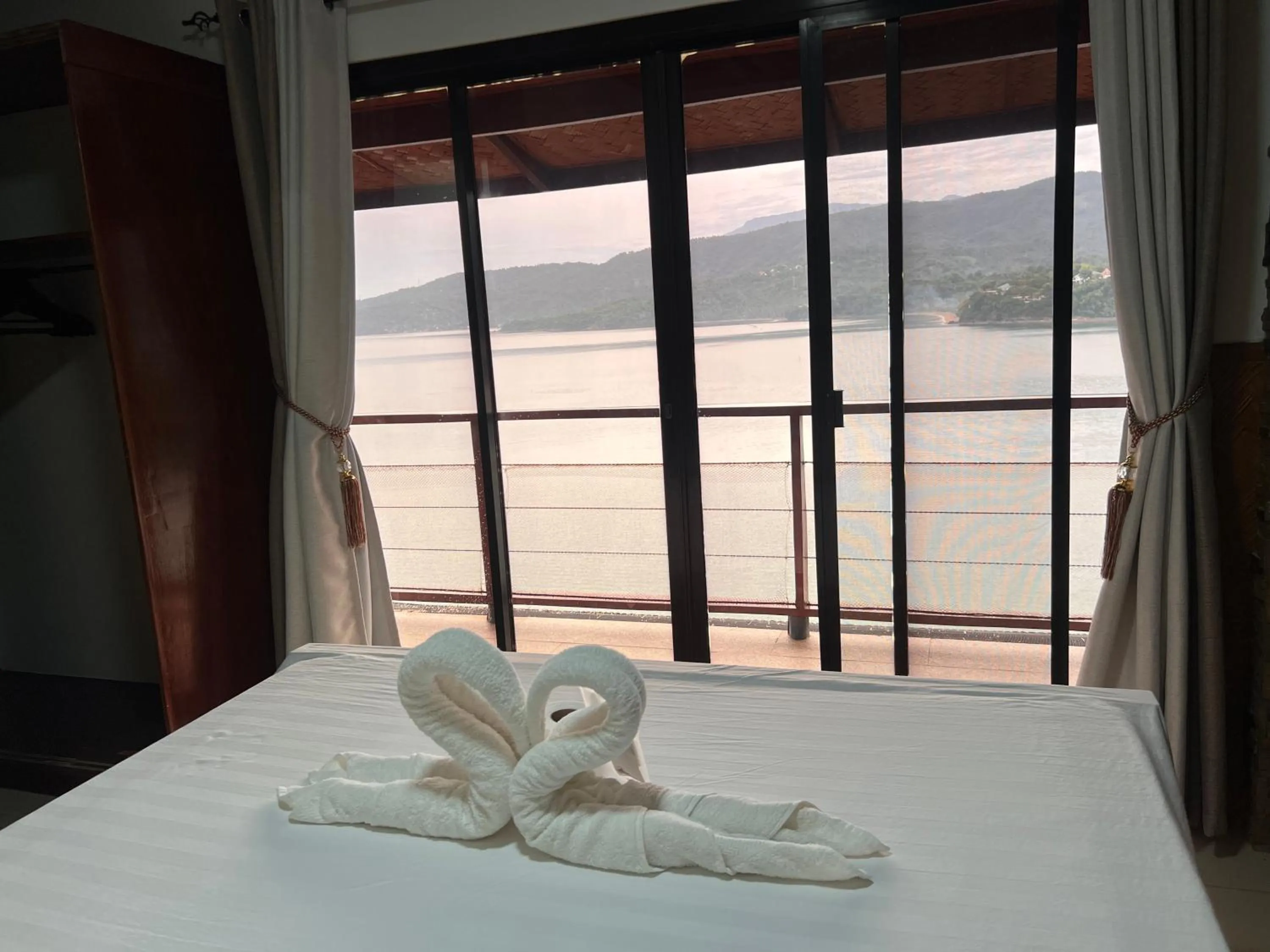 towels, Bed in Villa de Pico Highland Beach Resort