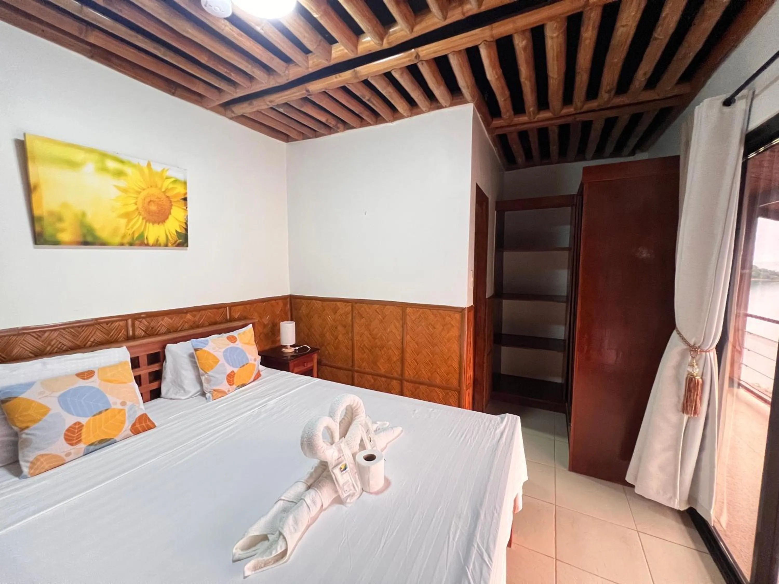 wardrobe, Bed in Villa de Pico Highland Beach Resort