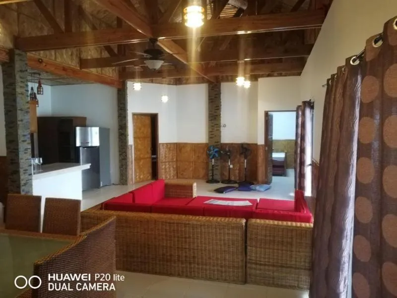 Communal lounge/ TV room in Villa de Pico Highland Beach Resort