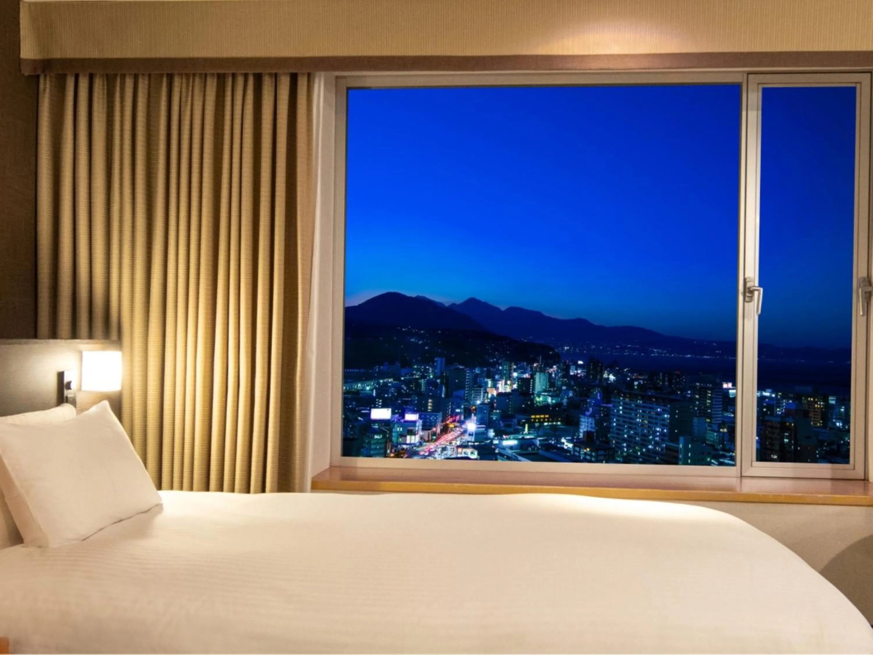 City view, Bed in Hotel Nikko Oita Oasis Tower