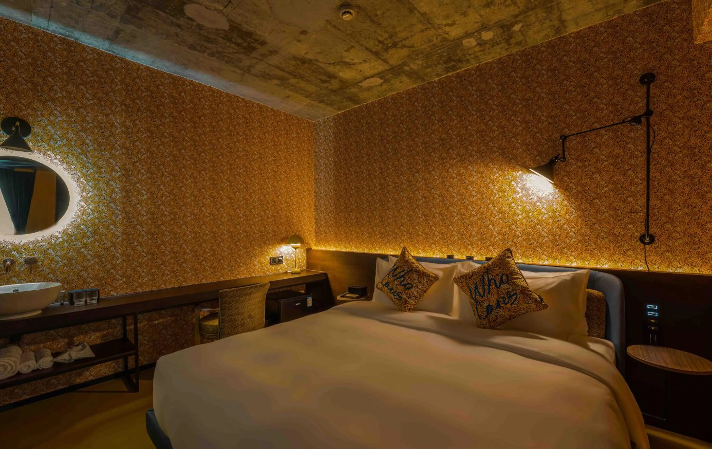 Bed in Neobridge Hotel