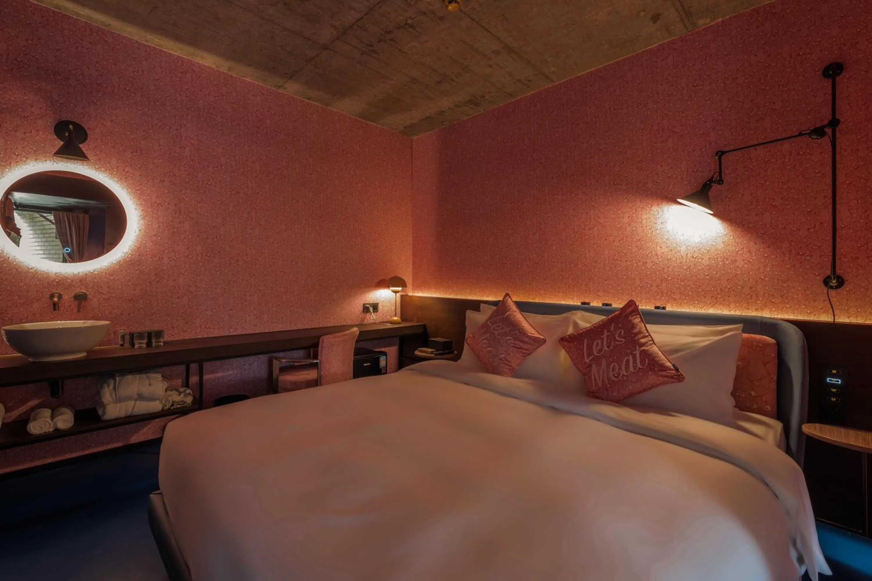 Bed in Neobridge Hotel