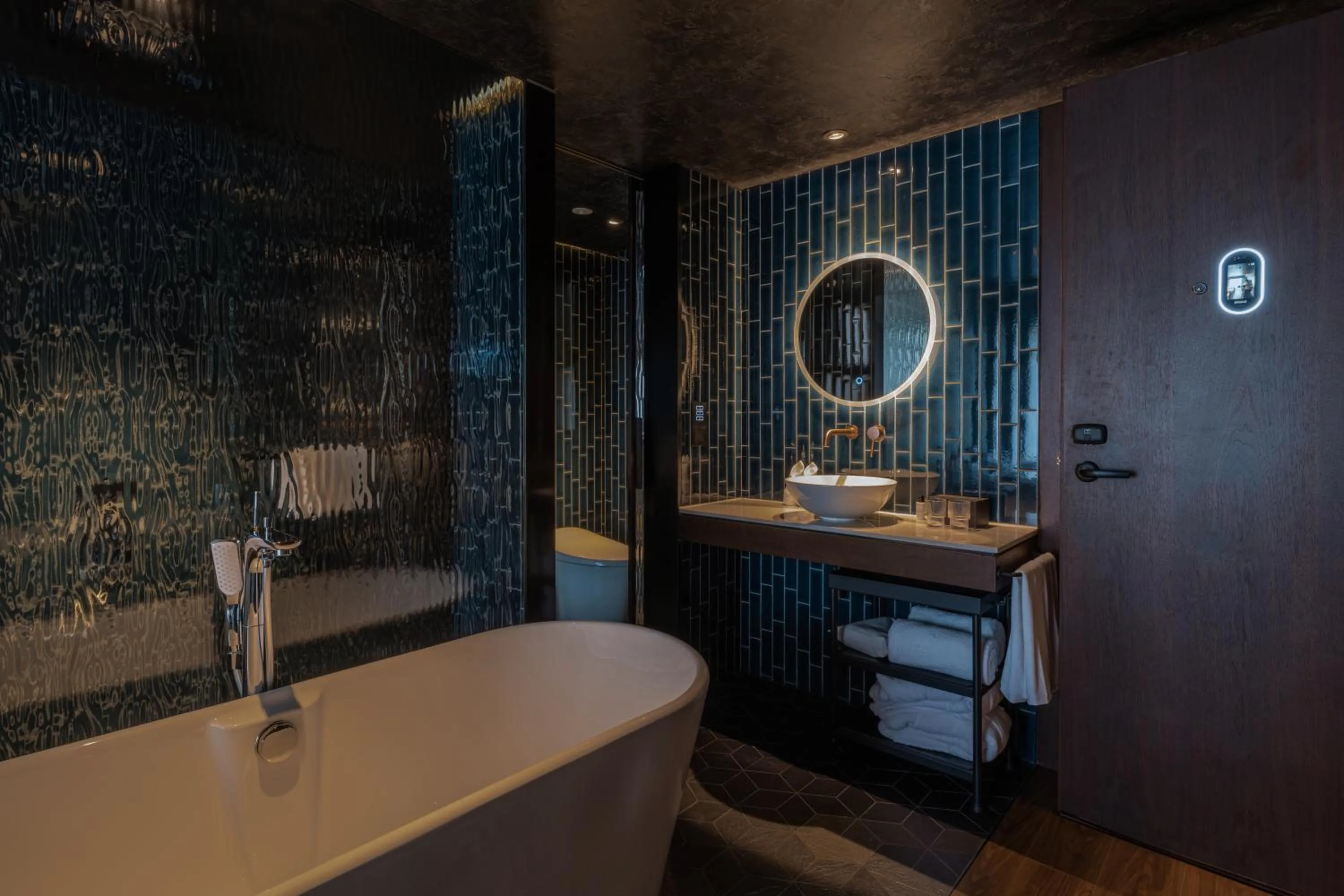 Hot Tub in Neobridge Hotel