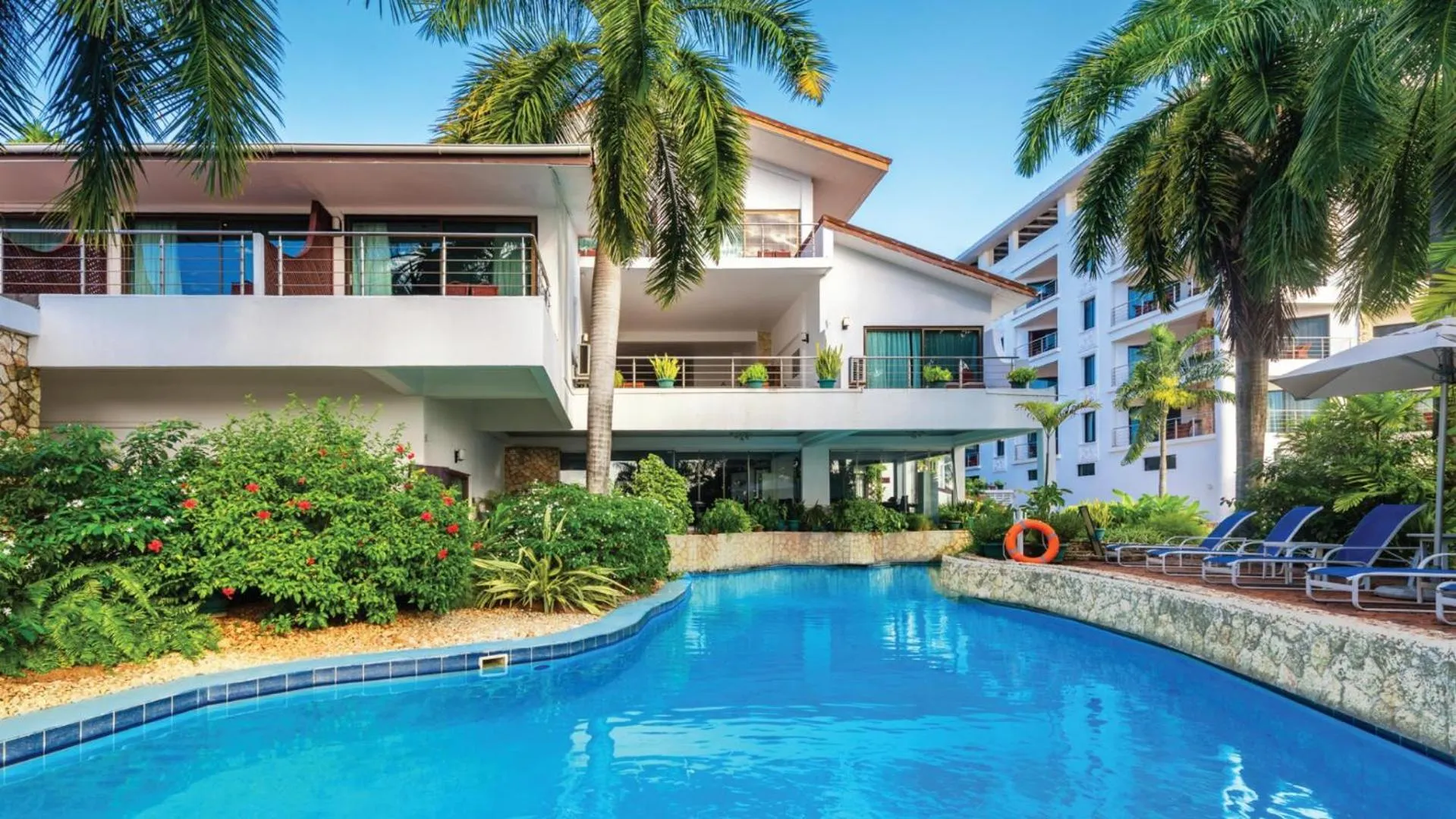 Swimming pool in Coral Beach Hotel Dar Es Salaam
