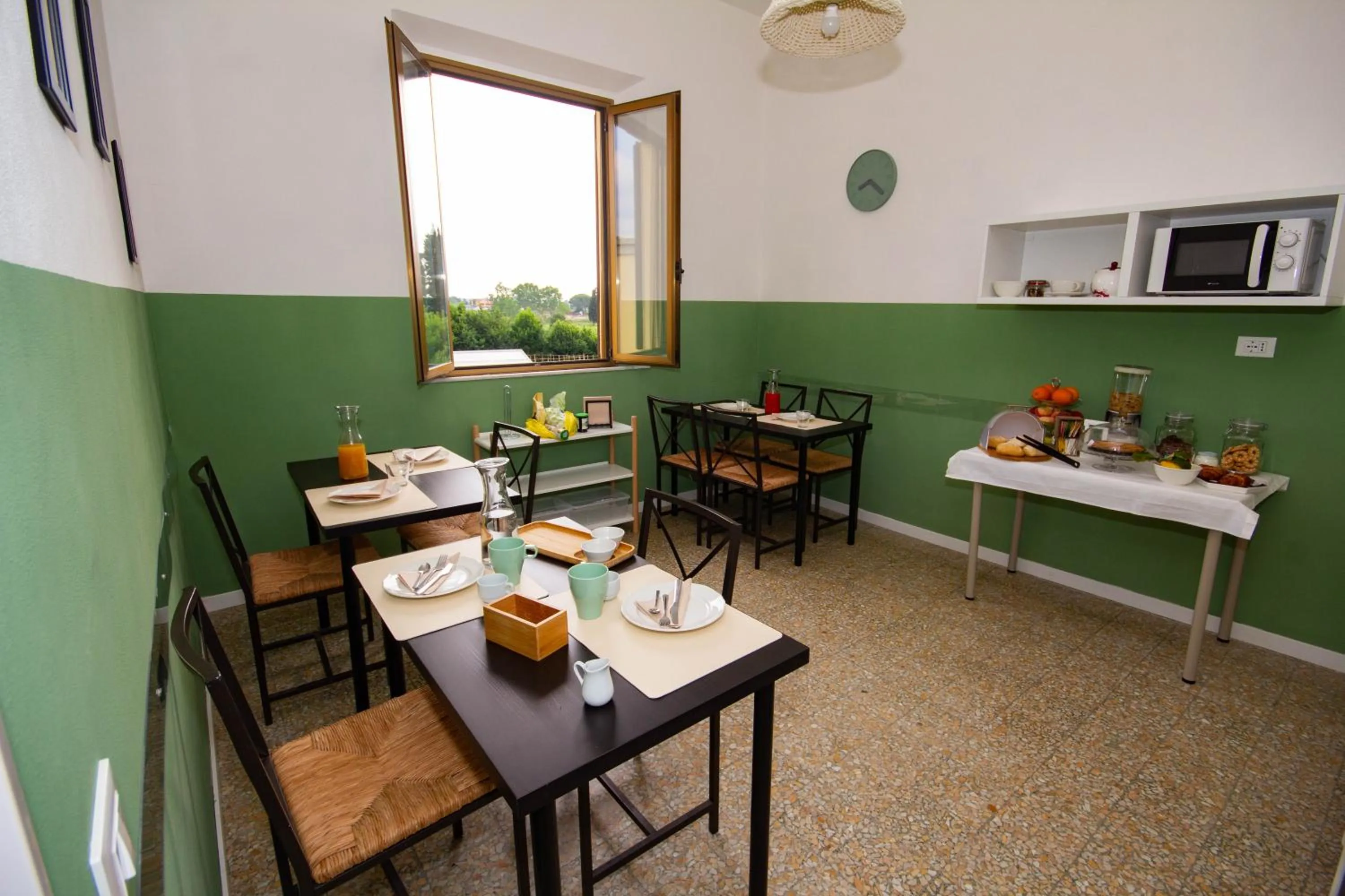 Communal kitchen in La bicicletta Rossa B&B