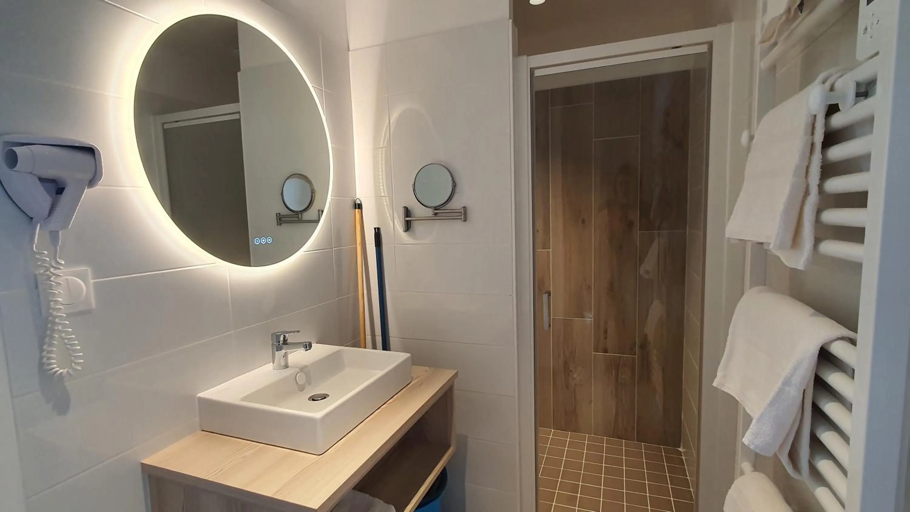 Shower in La Vigie Vacances