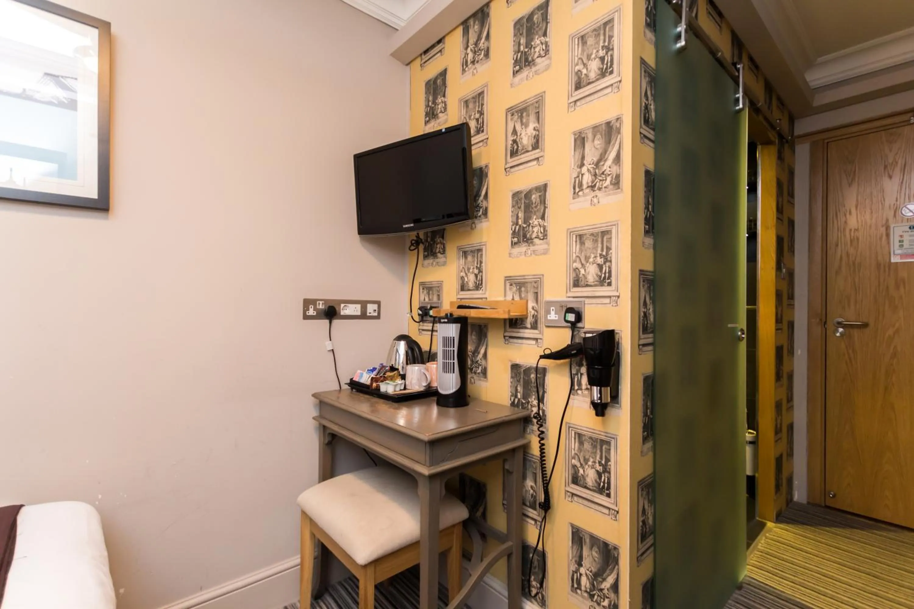 Bedroom in Arosfa Hotel London by Compass Hospitality