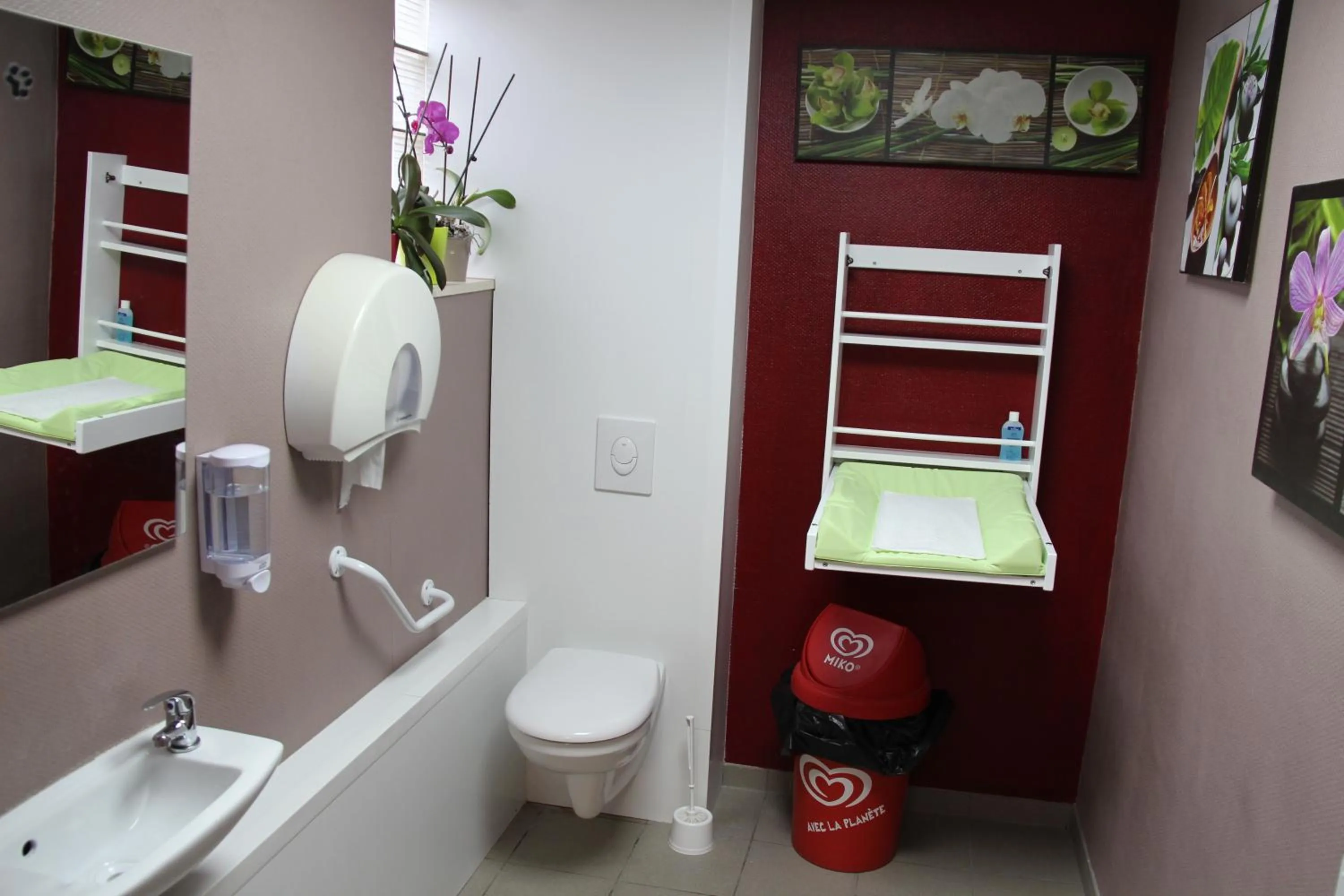 Area and facilities in Au Petit Bonheur