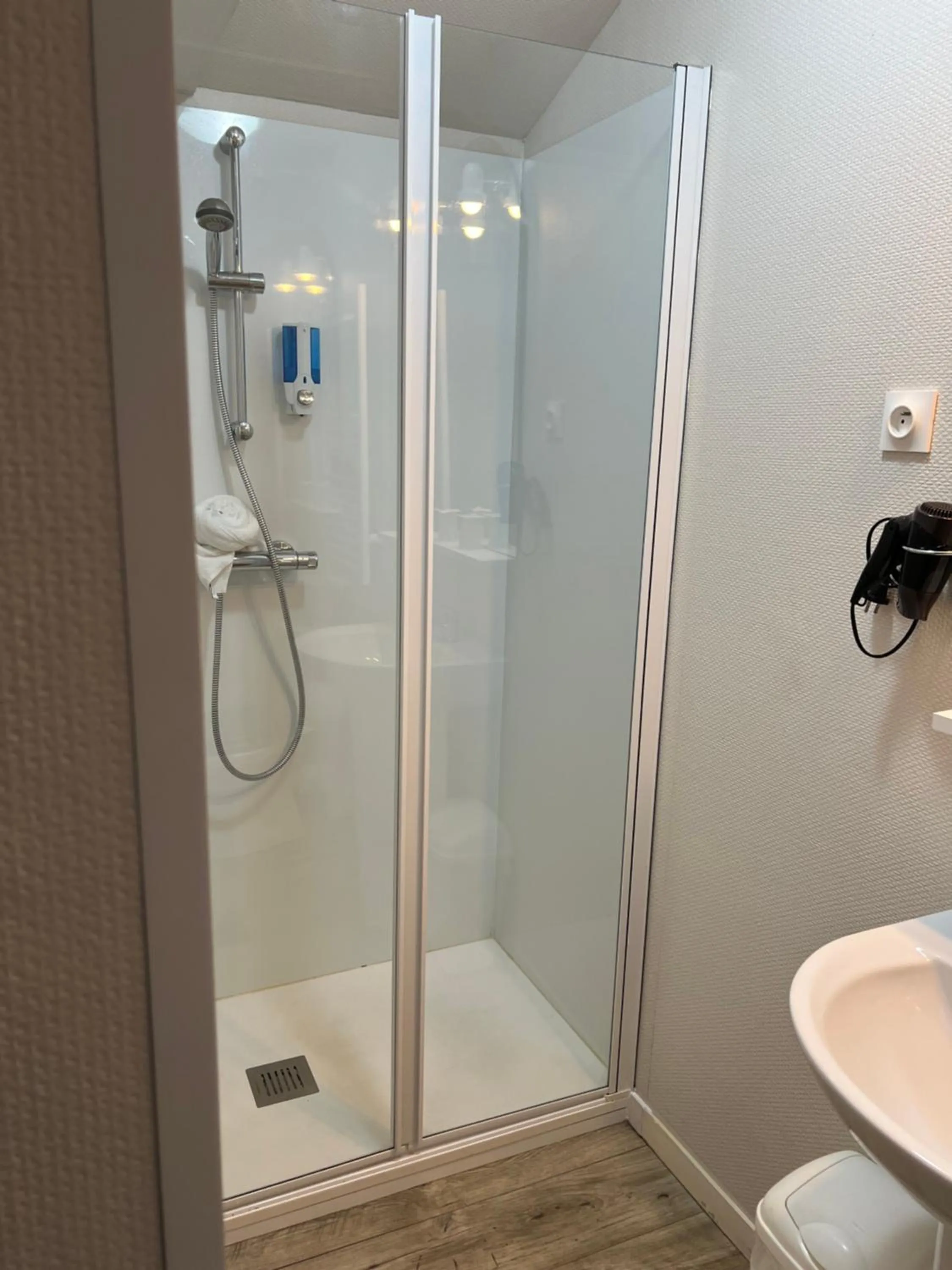 Bathroom in Au Petit Bonheur